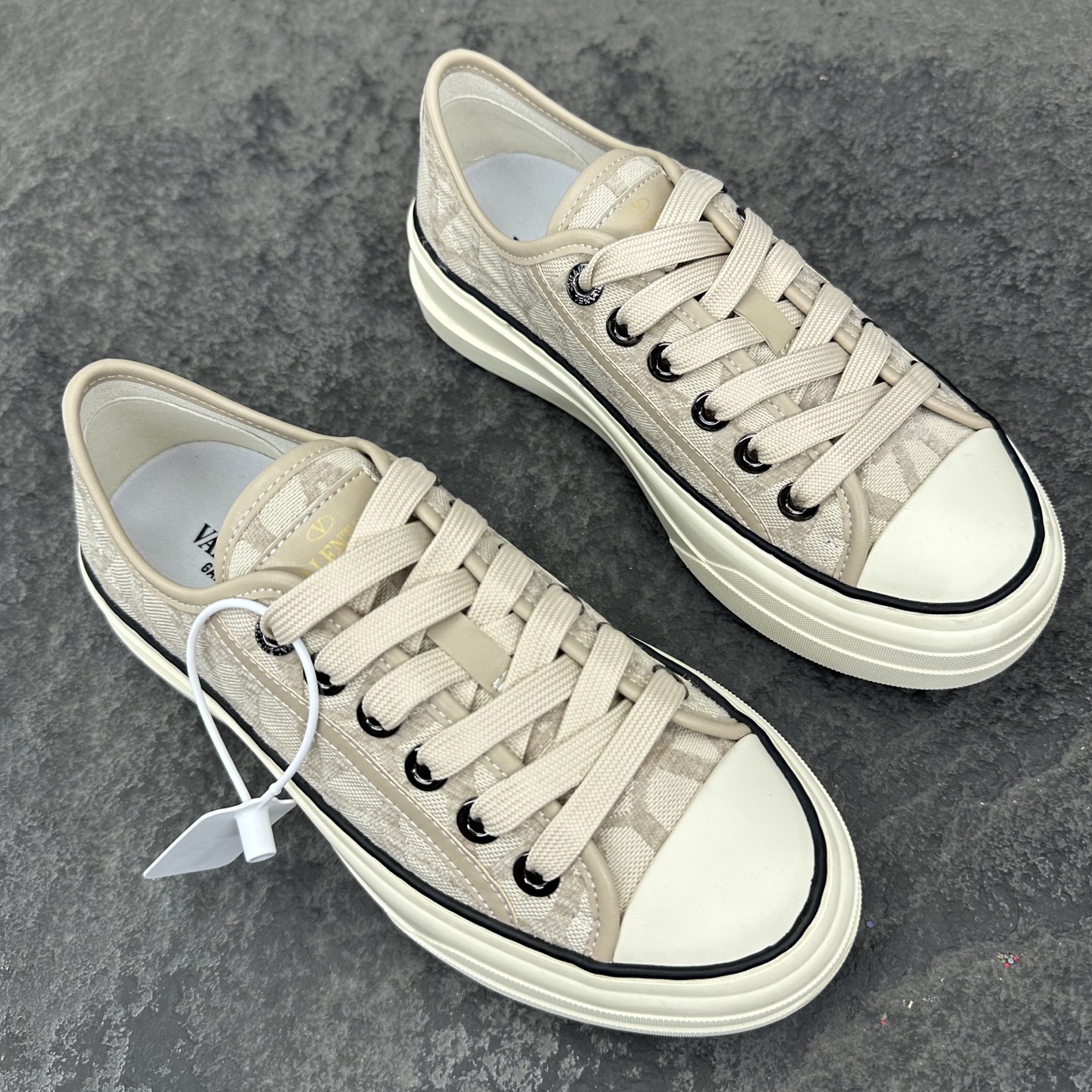 Valentino   2026ss  New Sneaker  Size 36-46