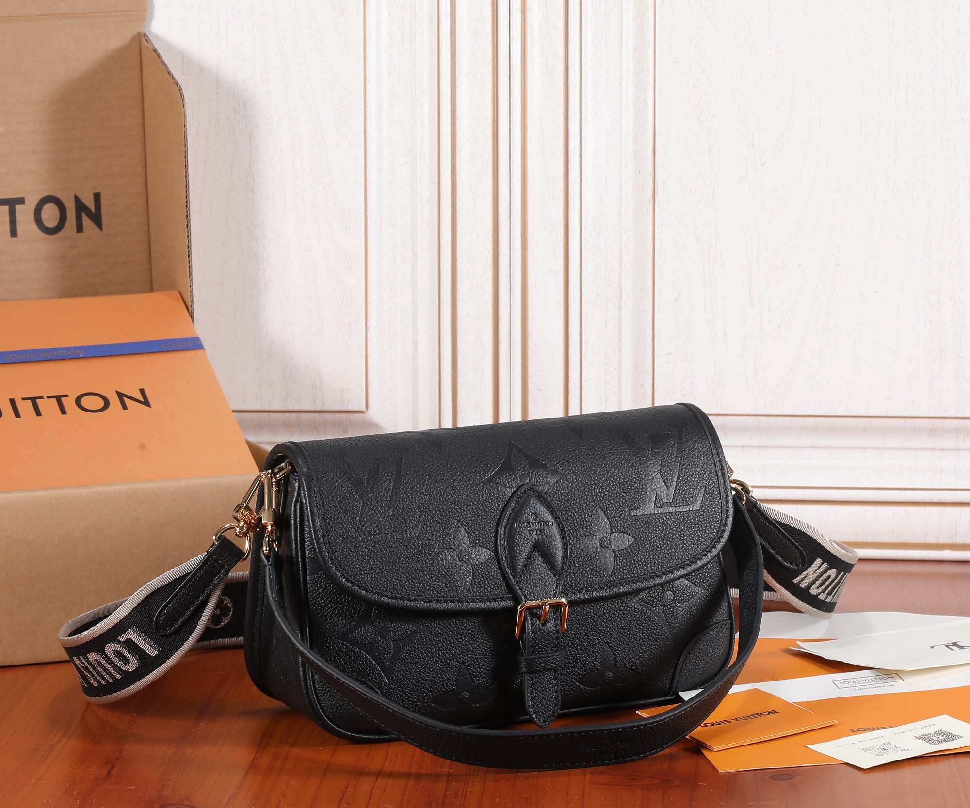 Louis Vuitton M46386 Diane Women Bags Size 24*15*9cm
