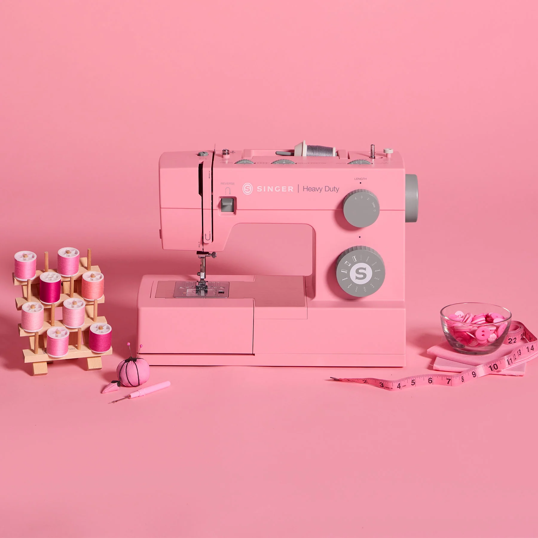 SINGER® Heavy Duty 4411 Pink Sewing Machine & Hard Case Bundle