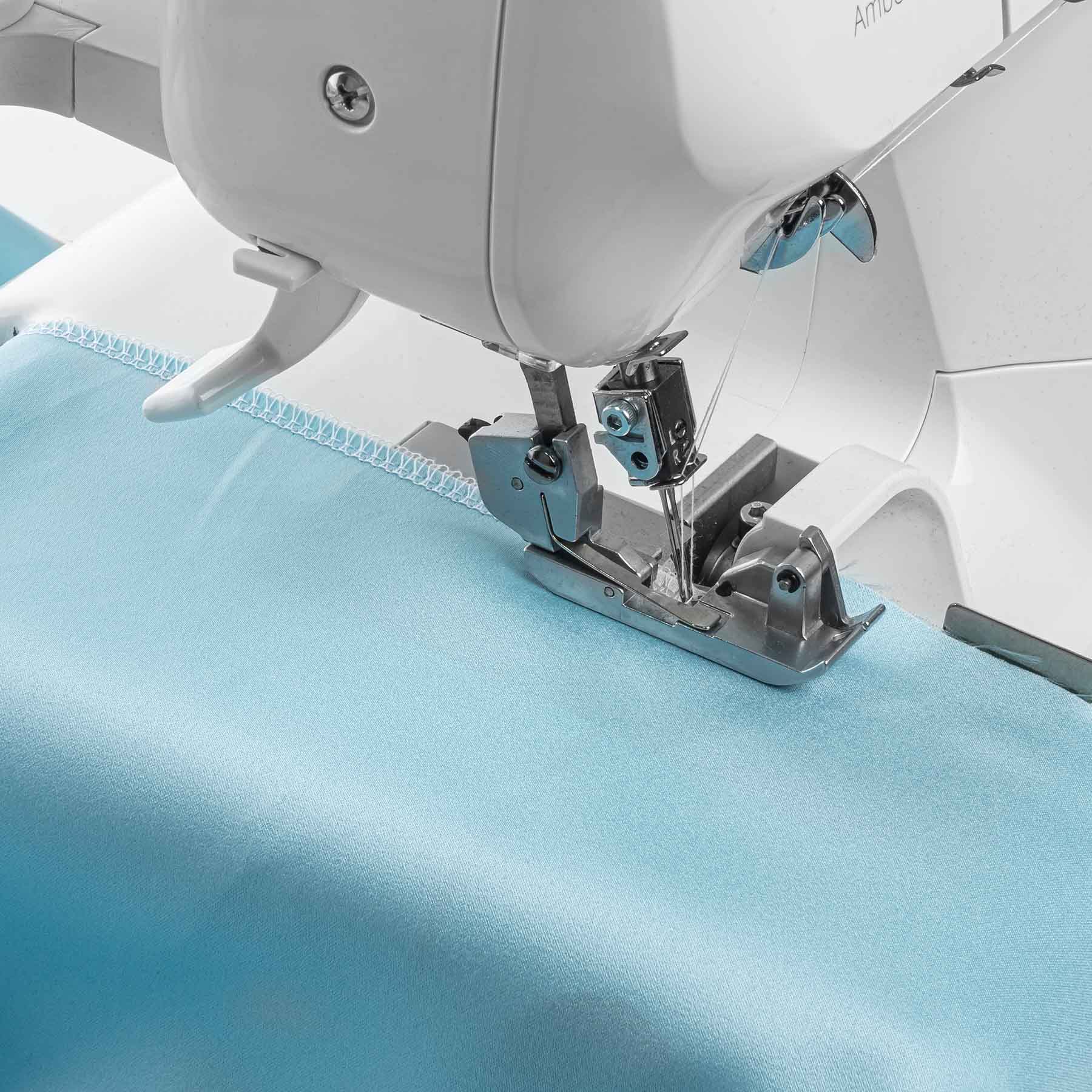 HUSQVARNA® VIKING® AMBER™ S | 100 Overlock Machine Bundle