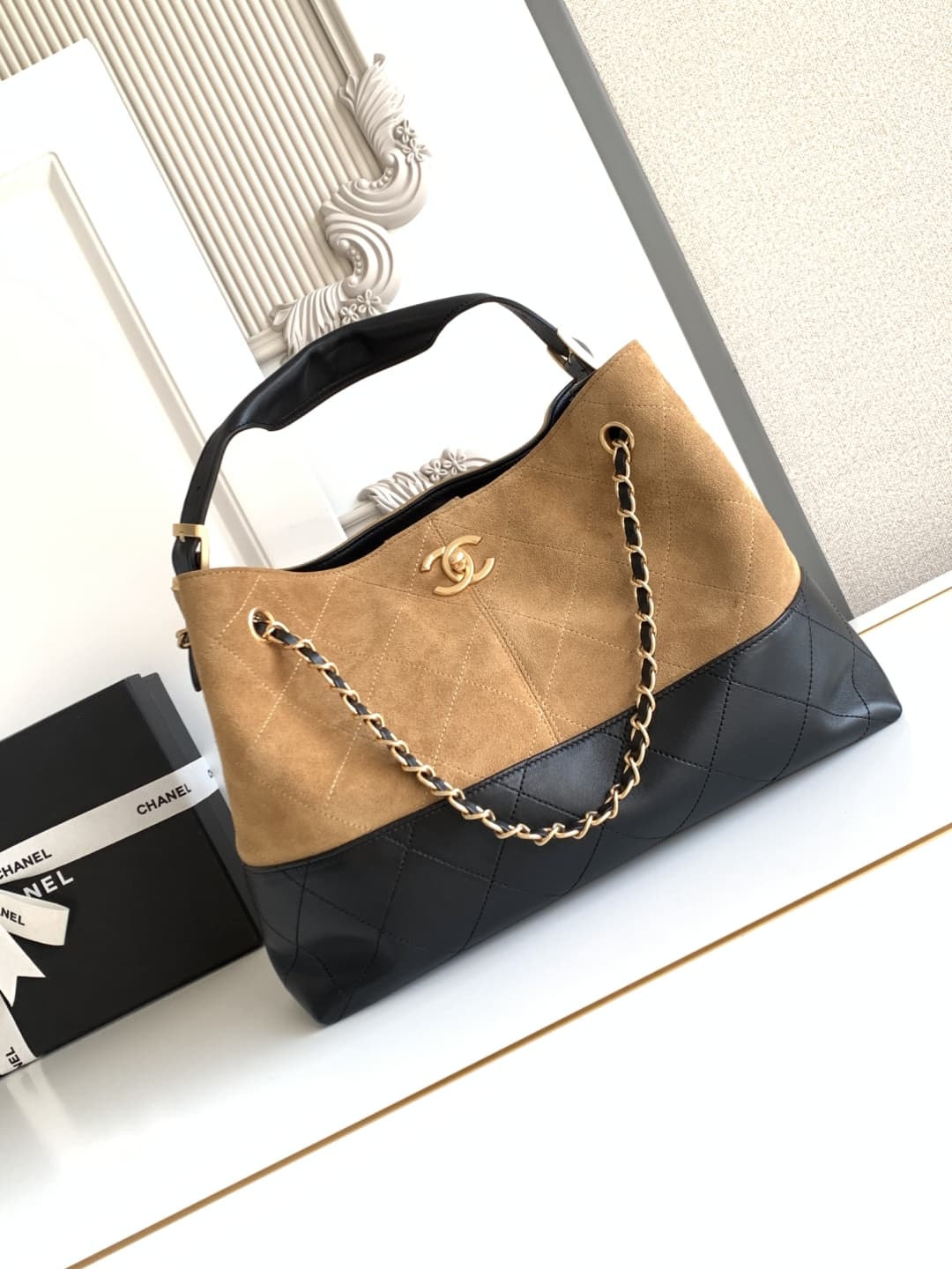 Small Shopping Bag Suede Calfskin, Shiny Lambskin & Gold-Tone Metal AS5634 A