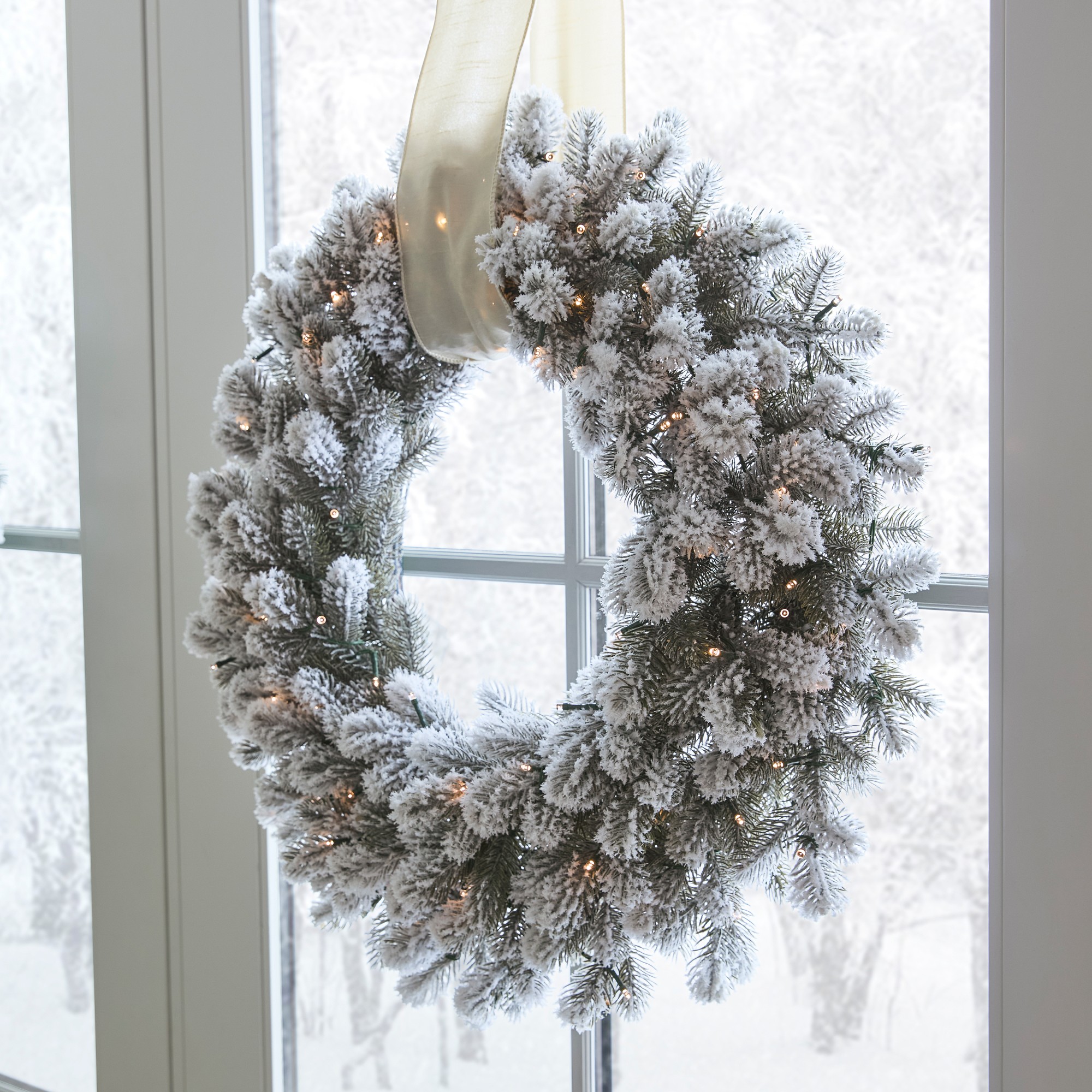 Jeff Leatham x Williams Sonoma Winter White Flocked Pre-Lit Wreath & Garland