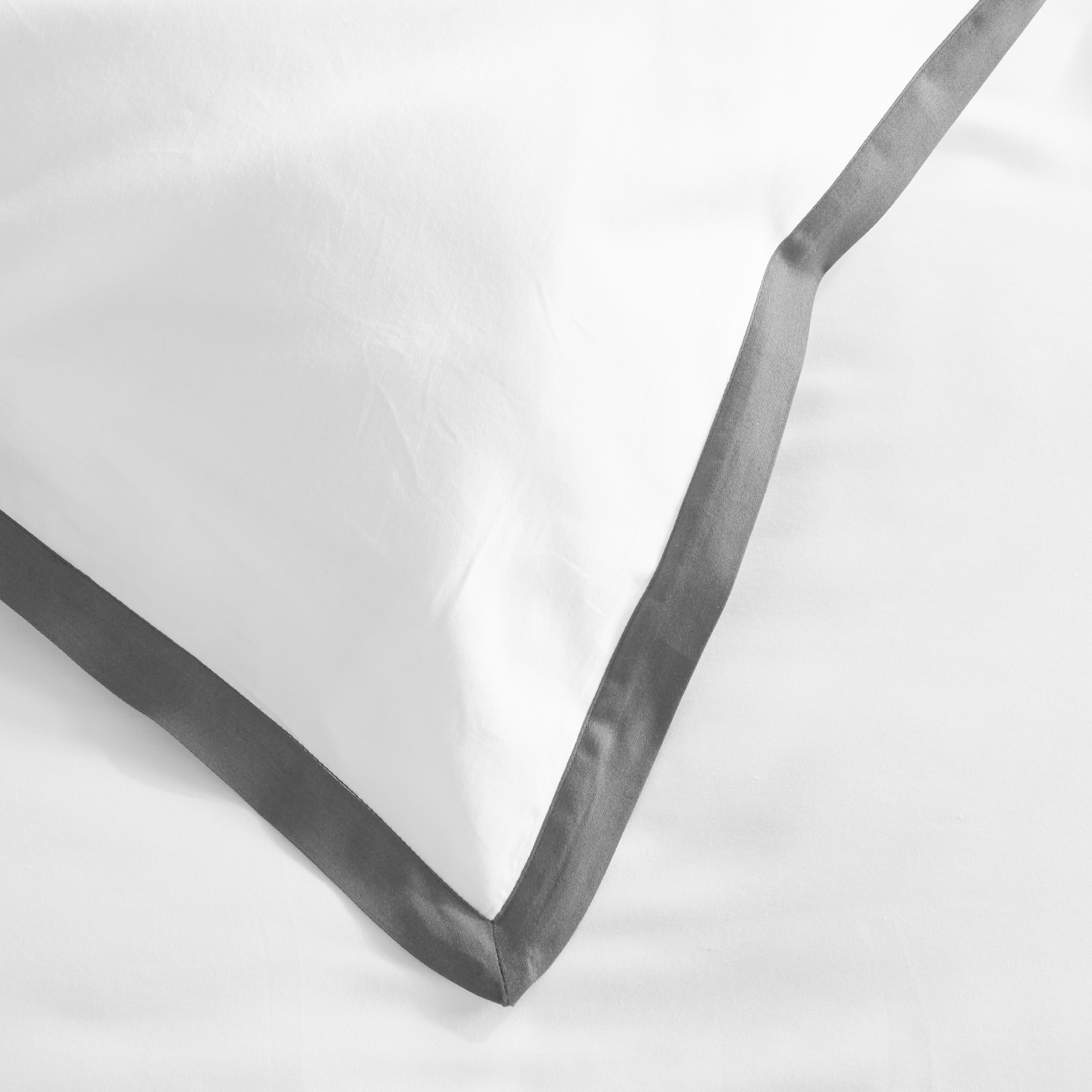 Chambers® Italian Border 300TC Sateen Duvet Cover & Shams