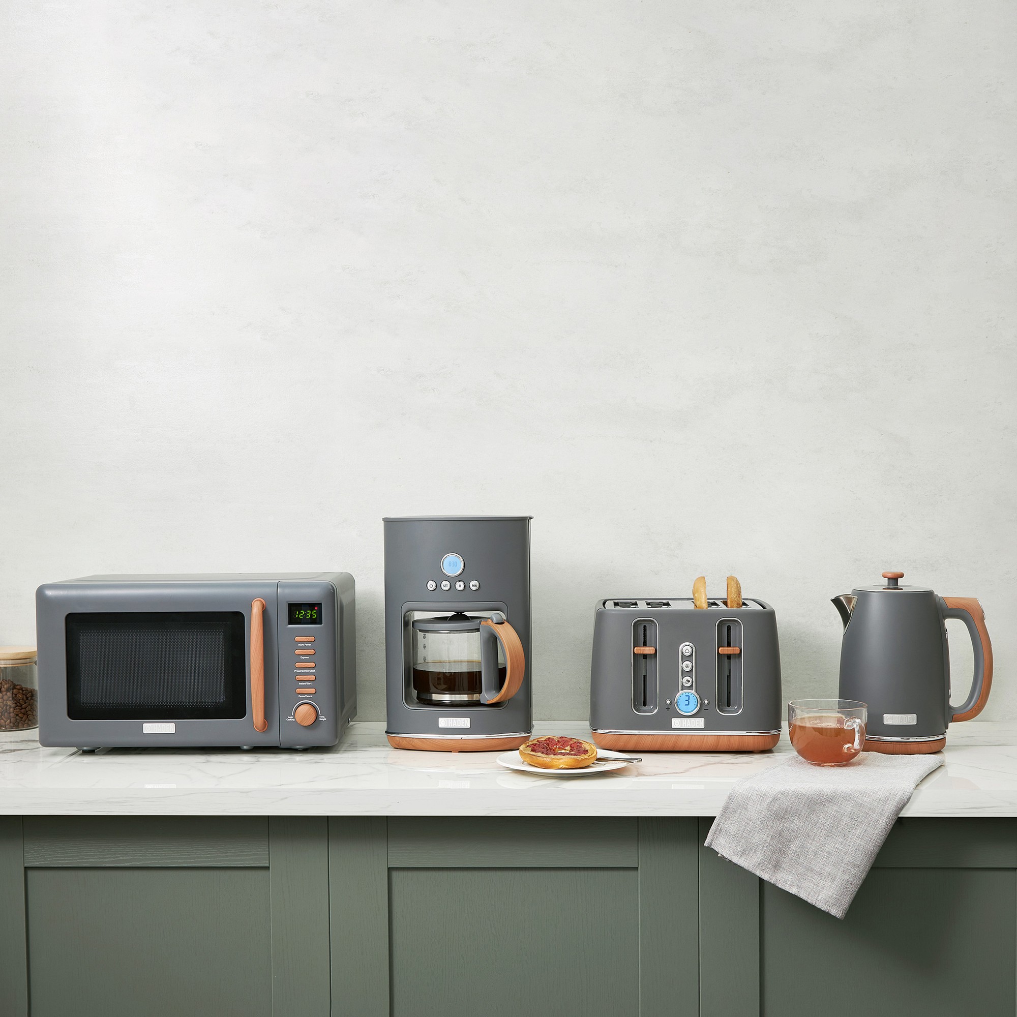 Haden Dorchester Compact Microwave