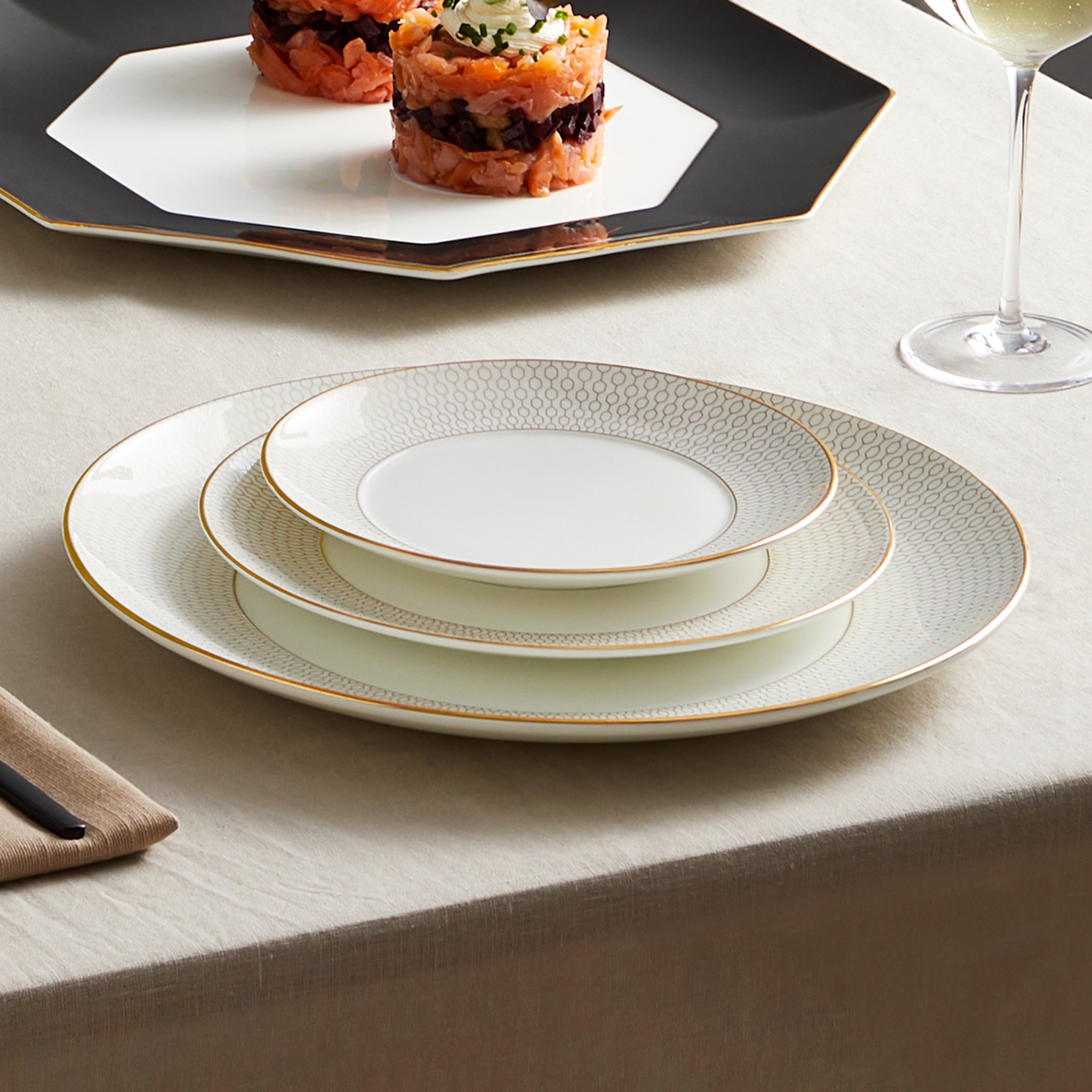 Wedgwood Gio Gold 5-Piece Dinnerware Set