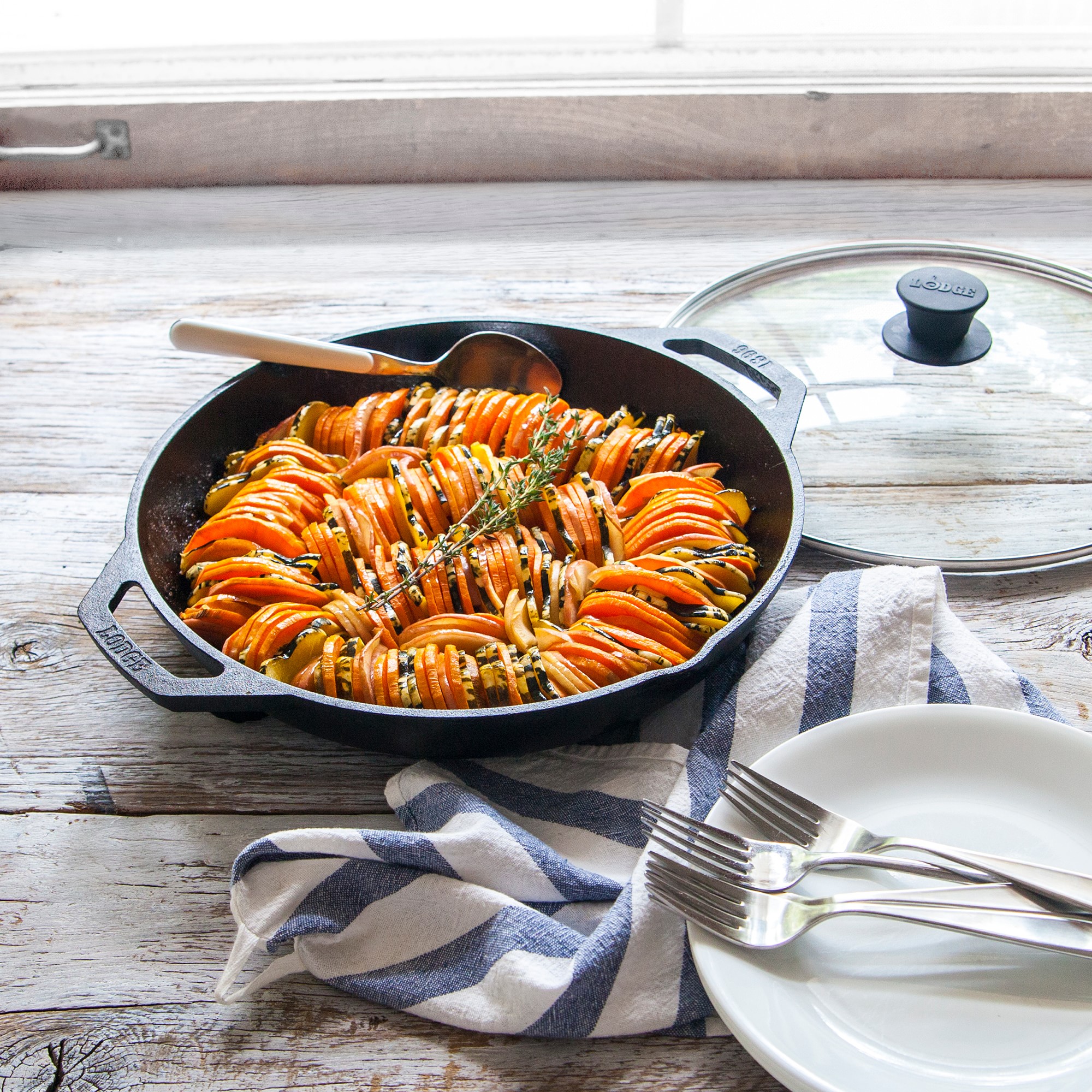 Lodge Chef Collection Seasoned Cast Iron Everyday Pan, 3 1/2-Qt.