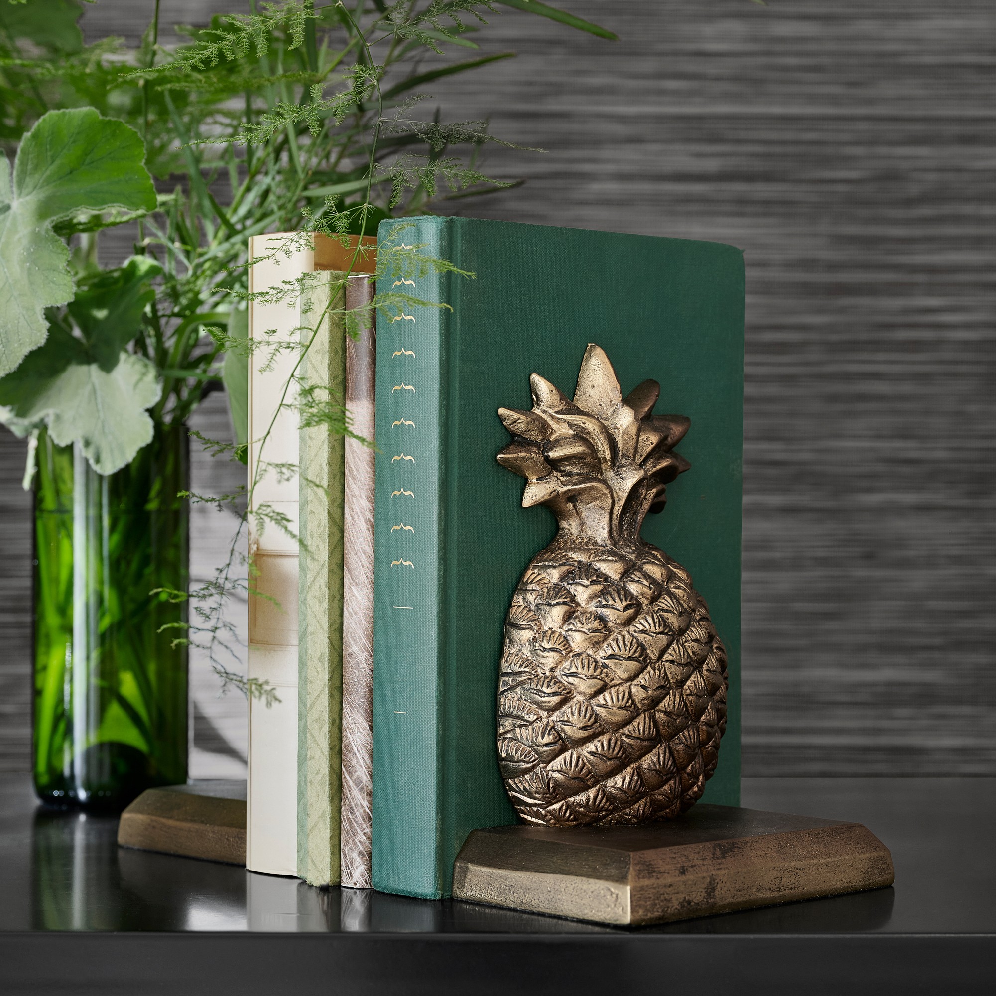 Pineapple Bookends