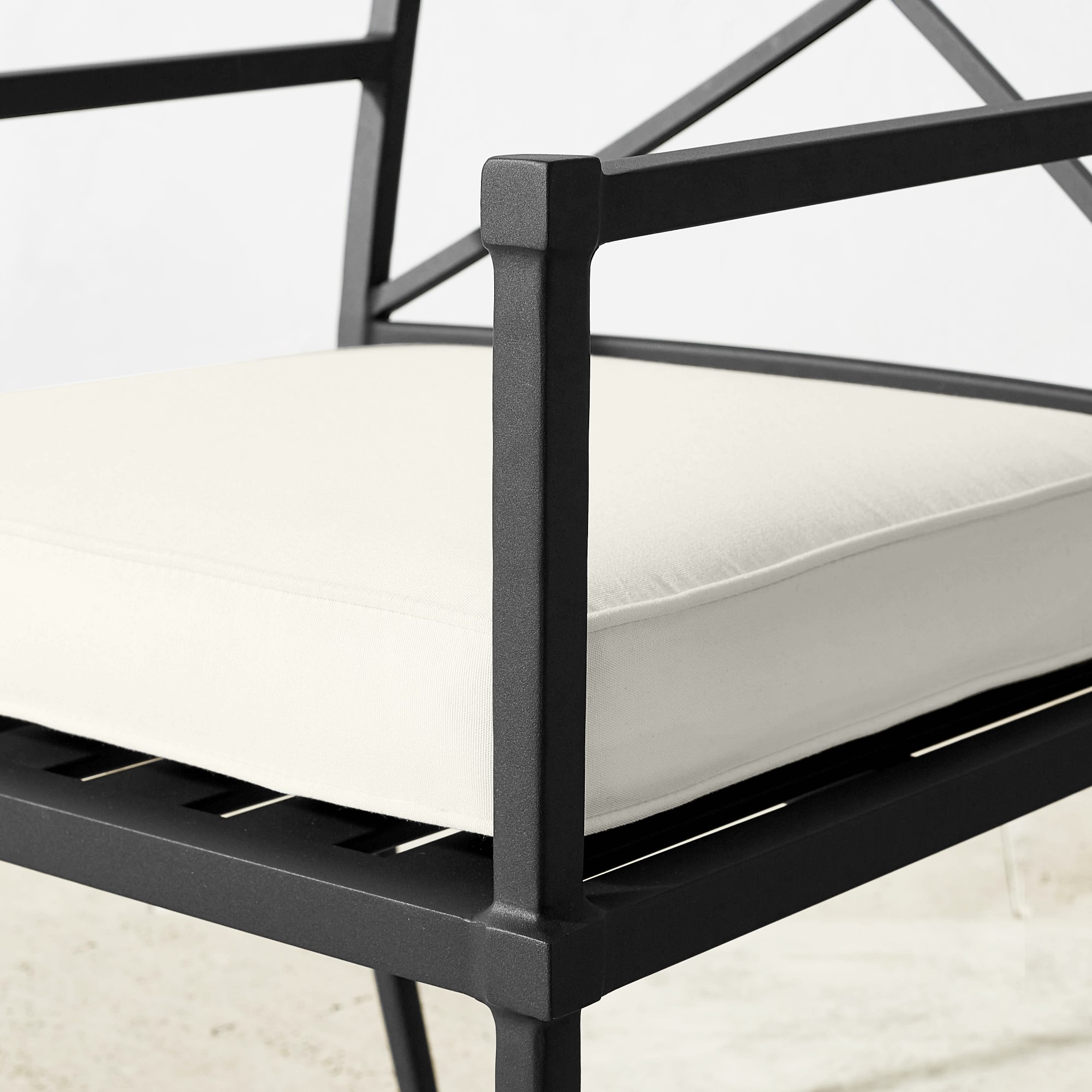 Bridgehampton Rectangular Dining Table & Dining Chairs (81