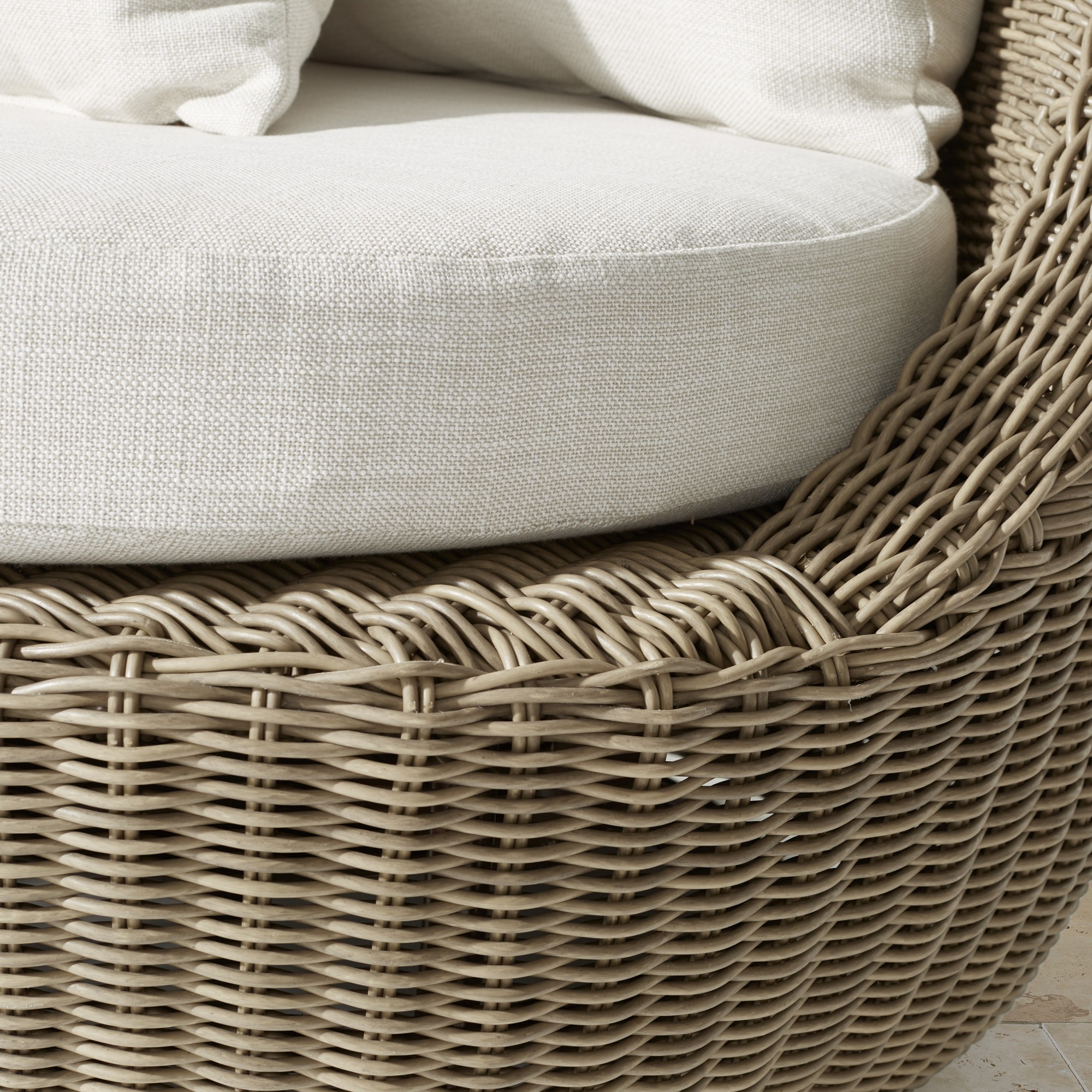 San Clemente Outdoor Curved Swivel Chair