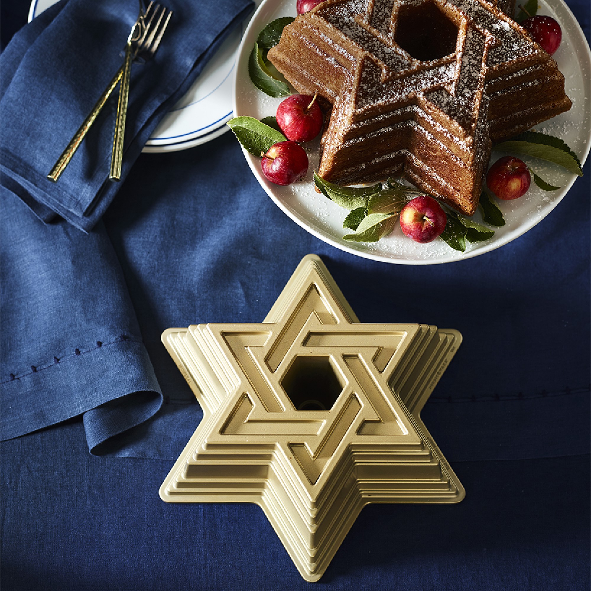 Nordic Ware Nonstick Cast Aluminum Star of David Bundt® Cake Pan
