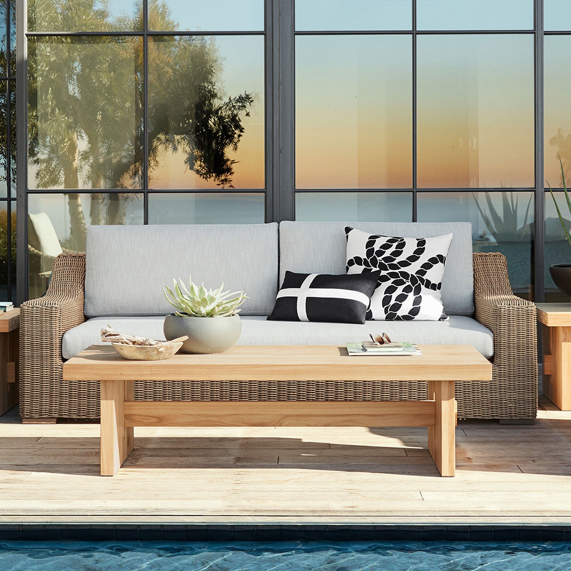 San Clemente Outdoor Sofa (90.5