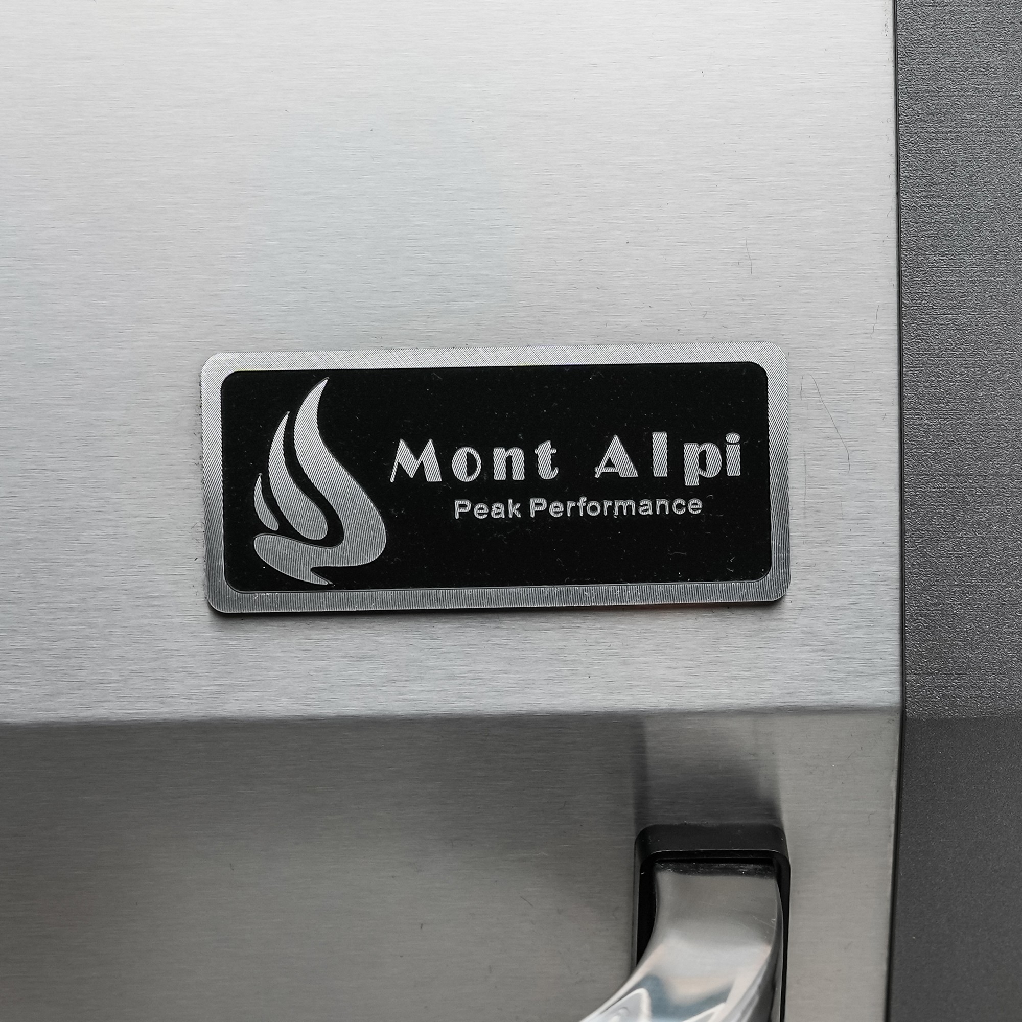 Mont Alpi 805 Deluxe Island with Beverage Center & Fridge