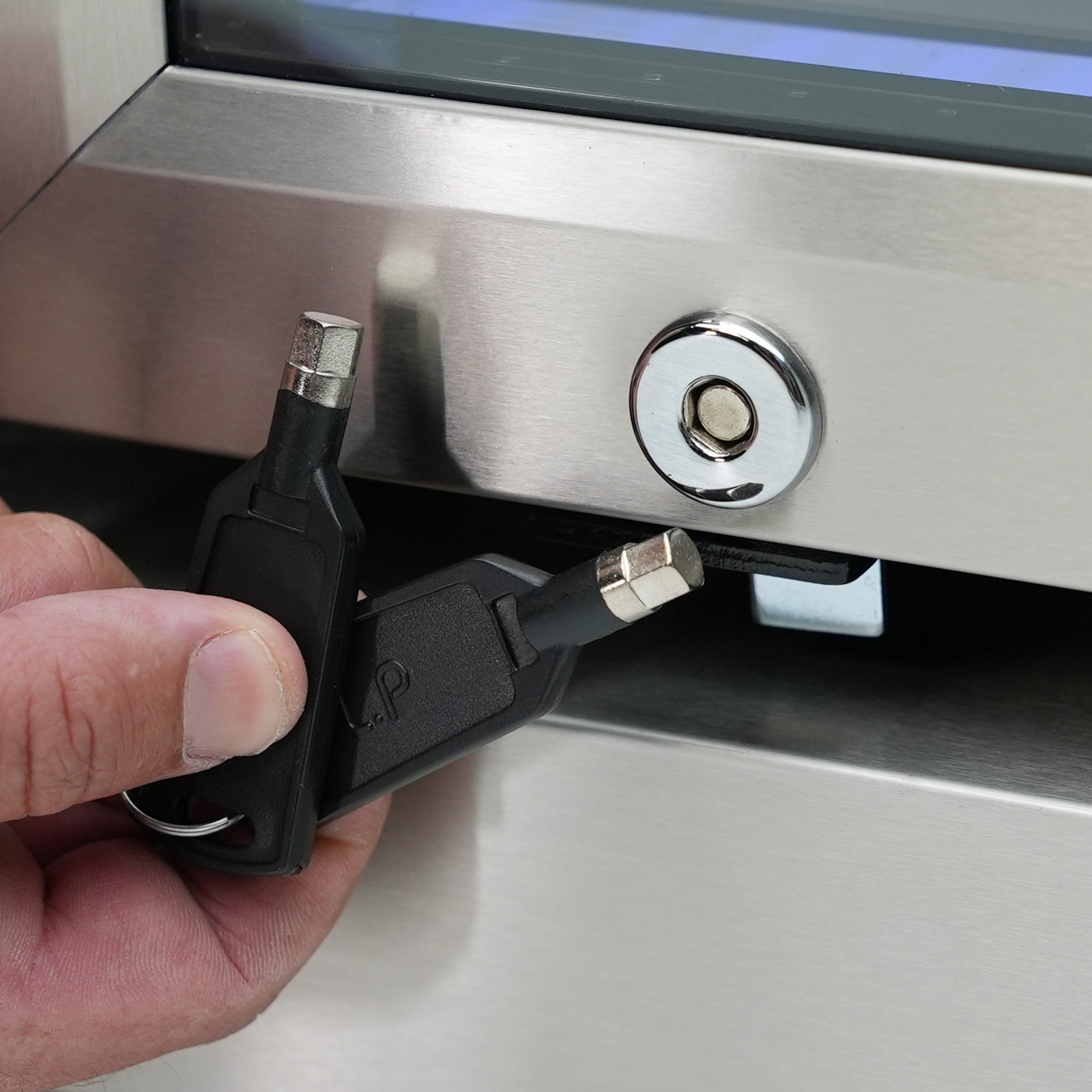 Mont Alpi 805 Deluxe Island with Beverage Center & Fridge