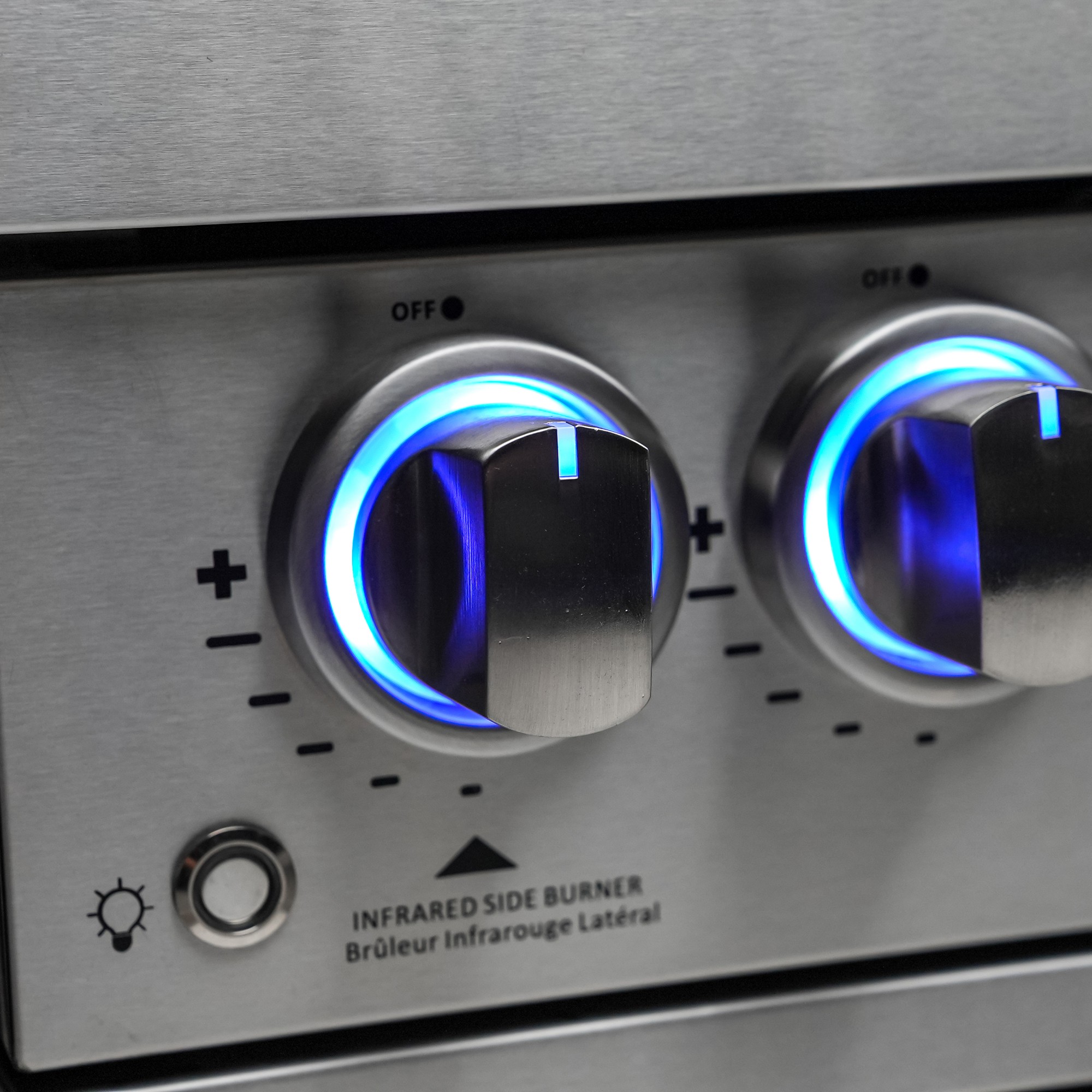 Mont Alpi 805 Deluxe Island with Beverage Center & Fridge