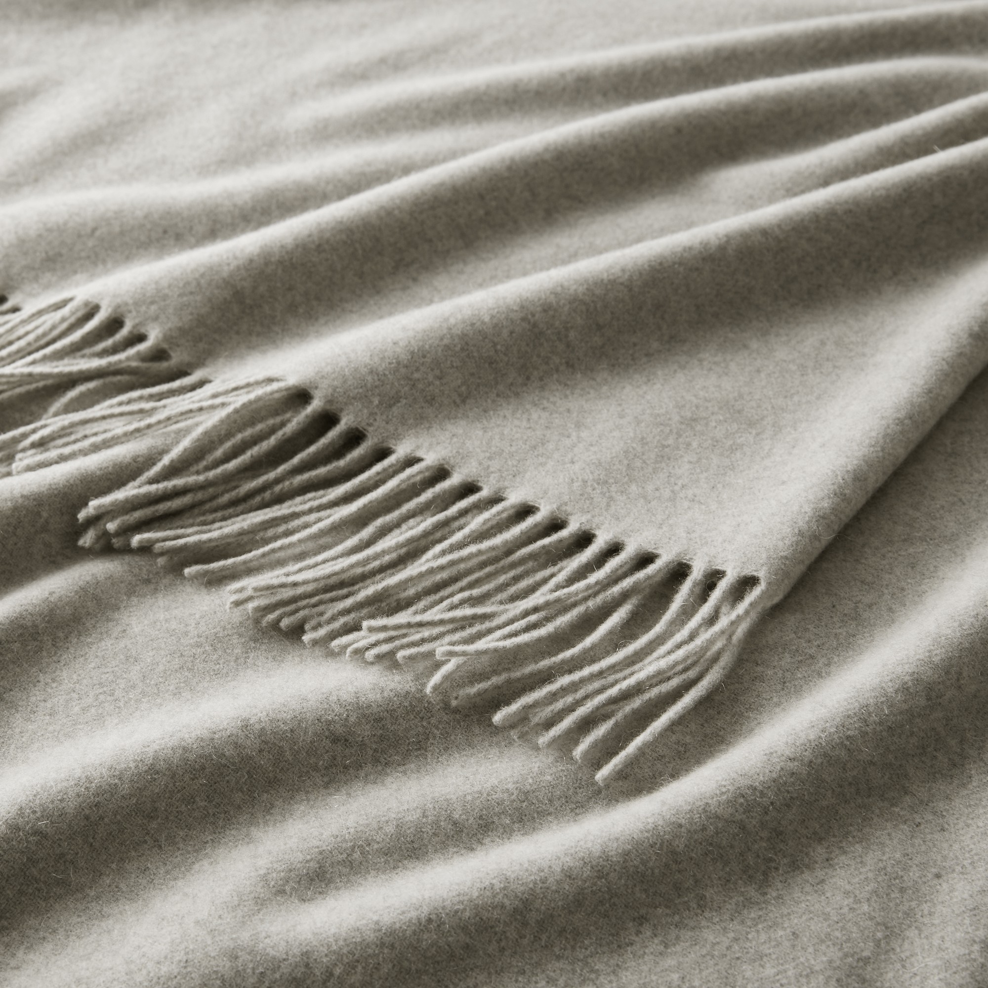 European Solid Grand Cashmere Throw