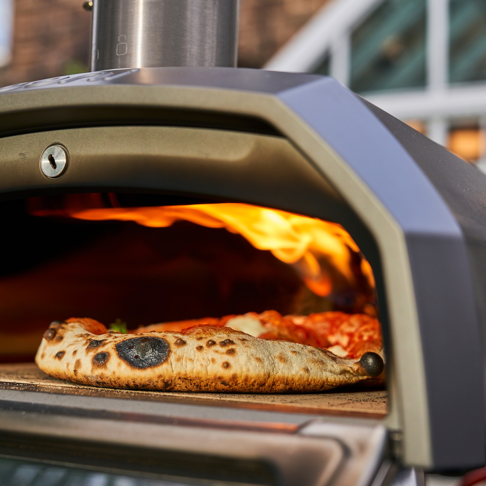 Ooni Karu 2 Pizza Oven