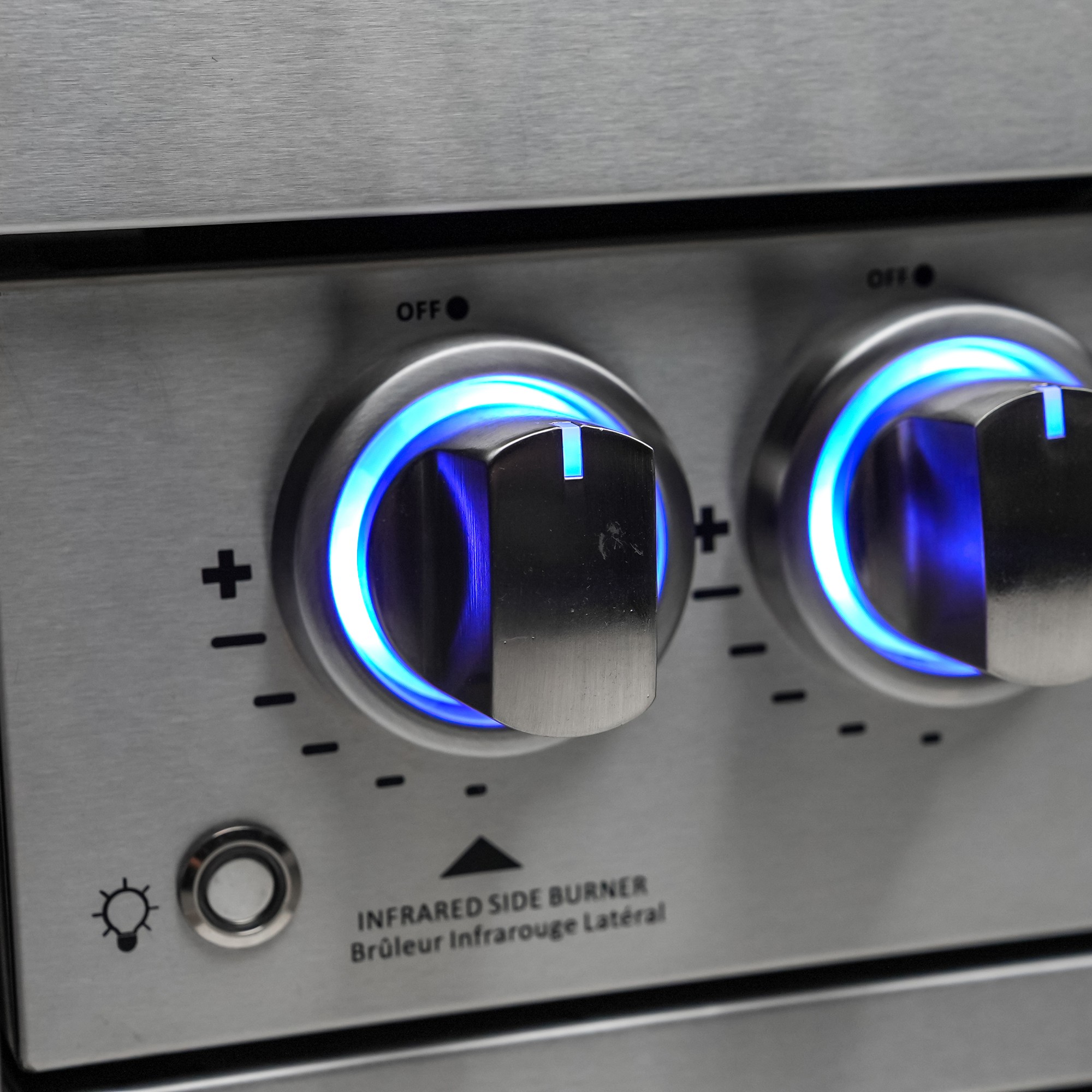 Mont Alpi 805 Deluxe Island with Fridge & Corner Cart