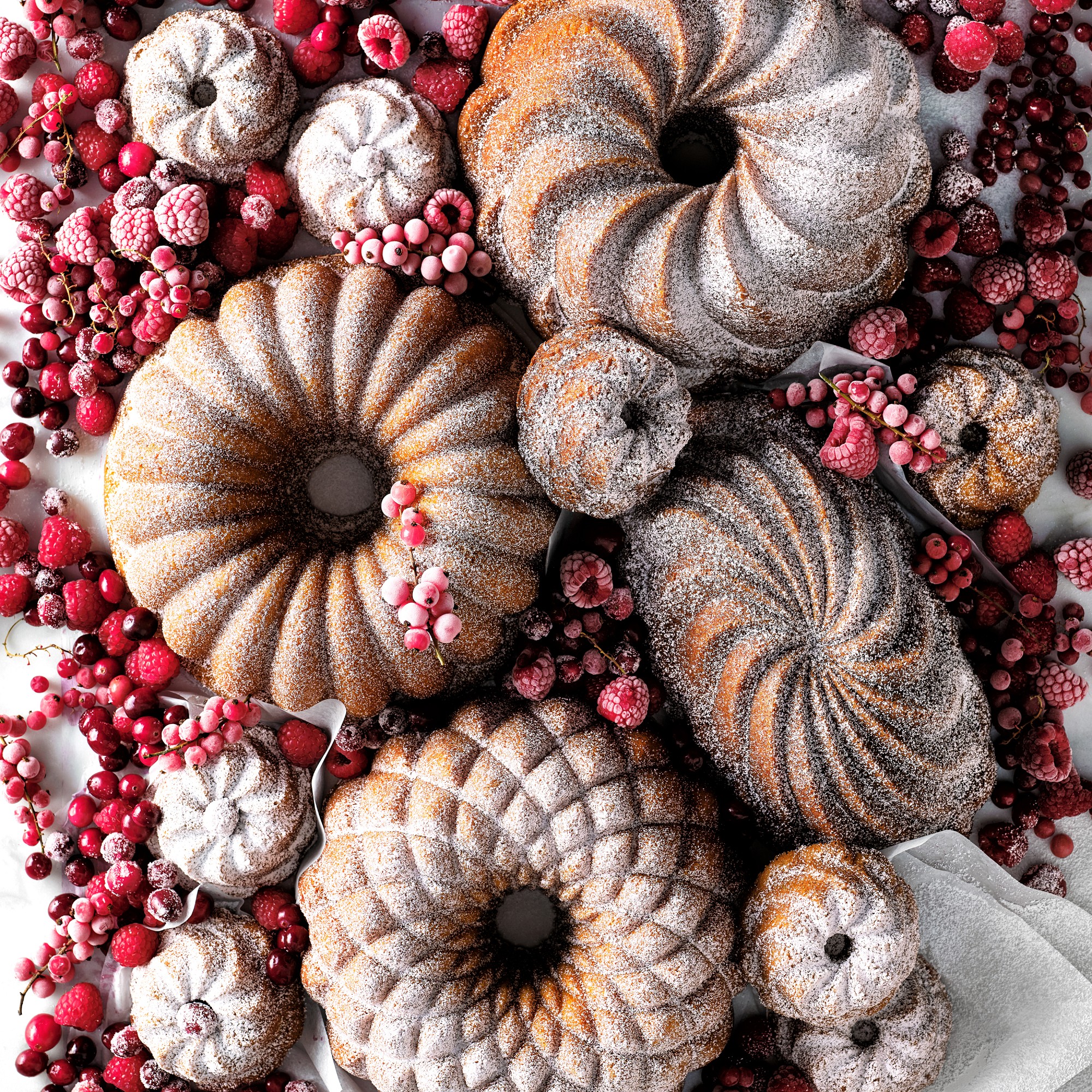 Nordic Ware Nonstick Cast Aluminum Pirouette Bundtlette Pan