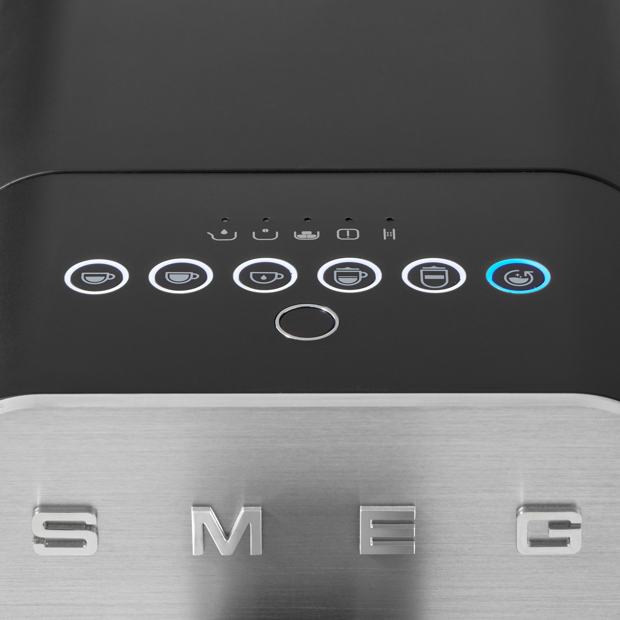 SMEG Fully-Automatic Espresso Machine with Automatic Milk Frothing