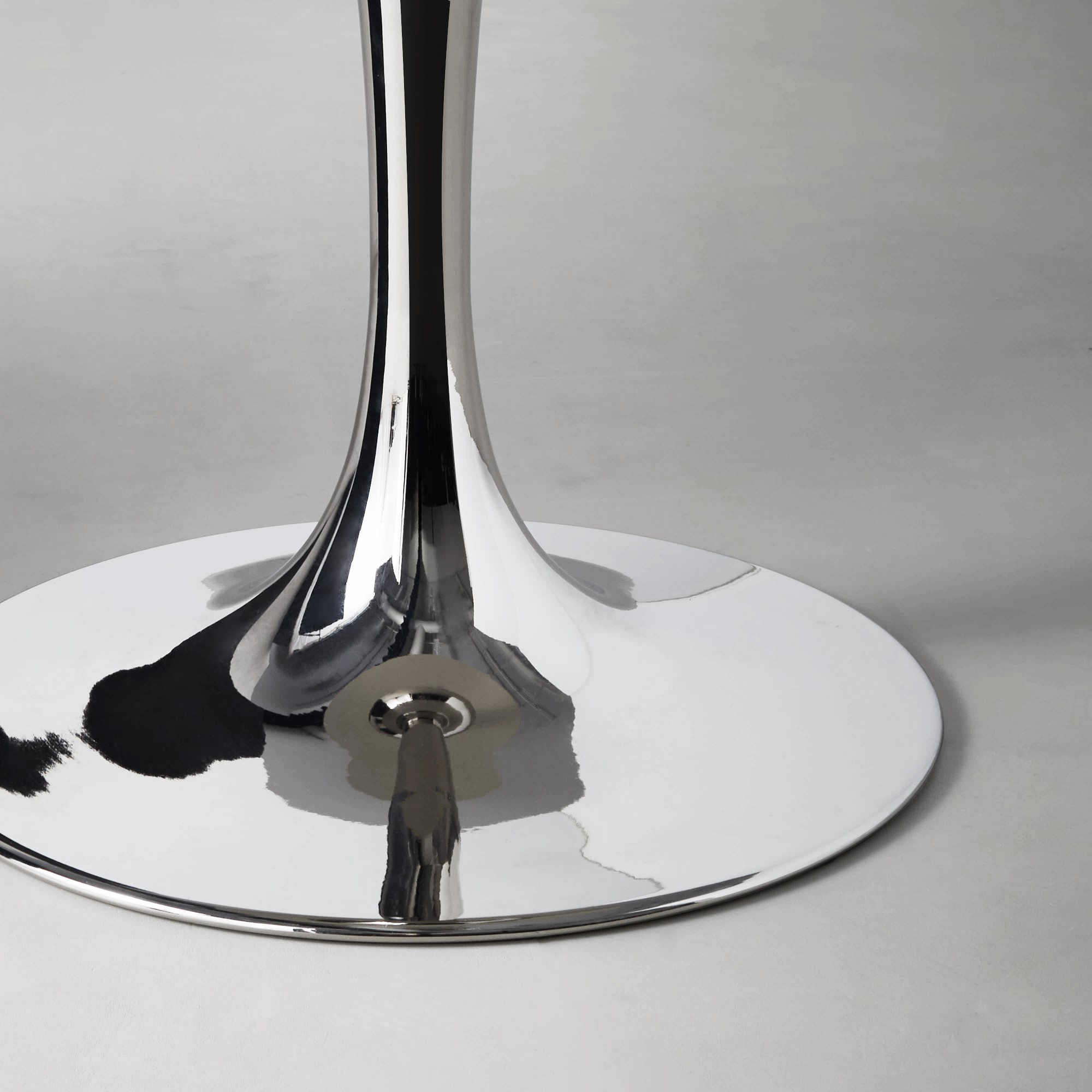 Tulip Oval Pedestal Dining Table (70