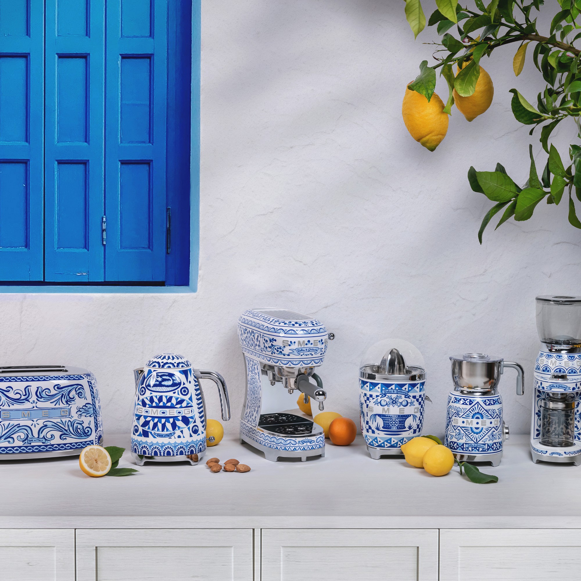 SMEG Dolce & Gabbana Electric Kettle, Blu Mediterraneo