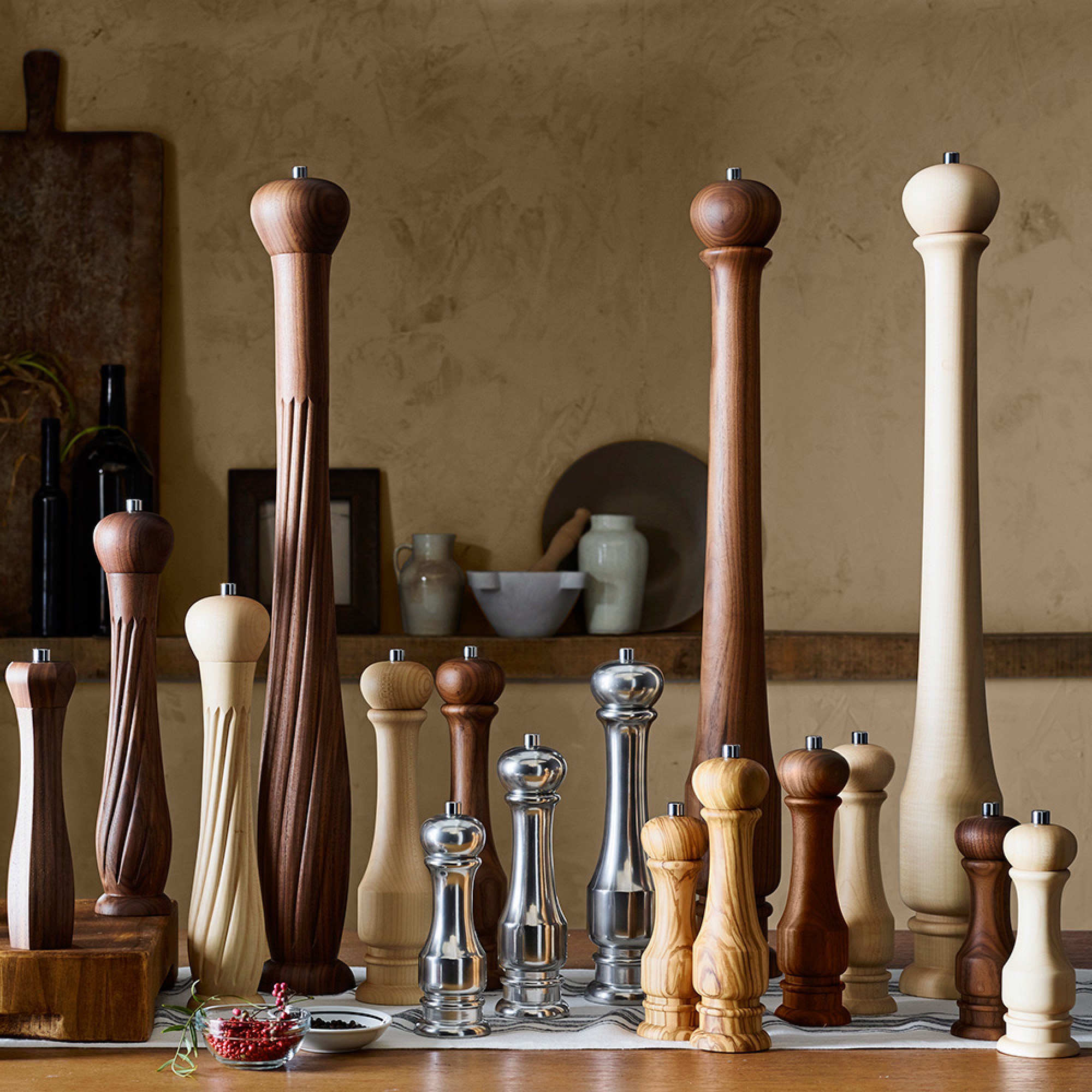 Williams Sonoma Traditional Olivewood Salt & Pepper Mills