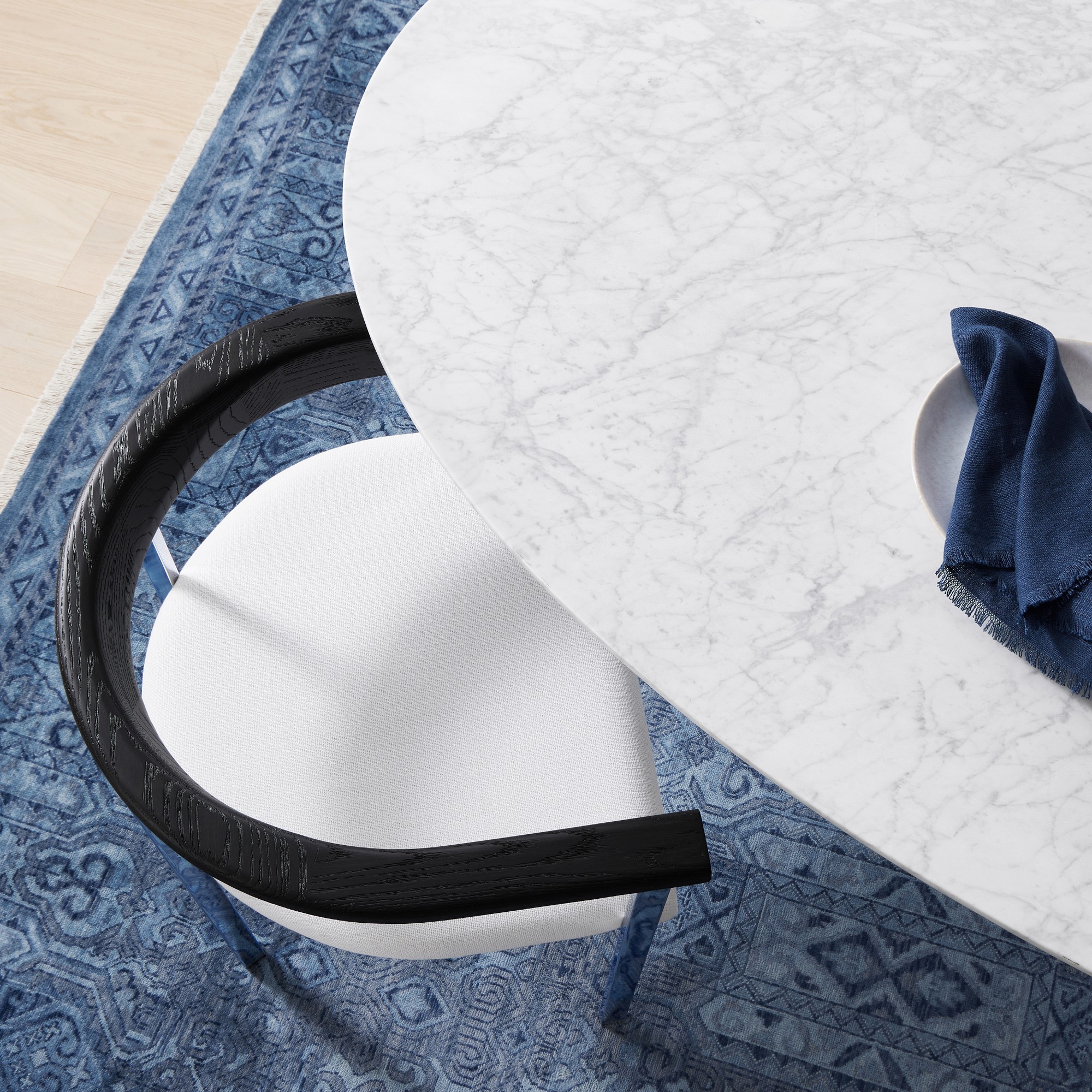 Tulip Oval Pedestal Dining Table (70