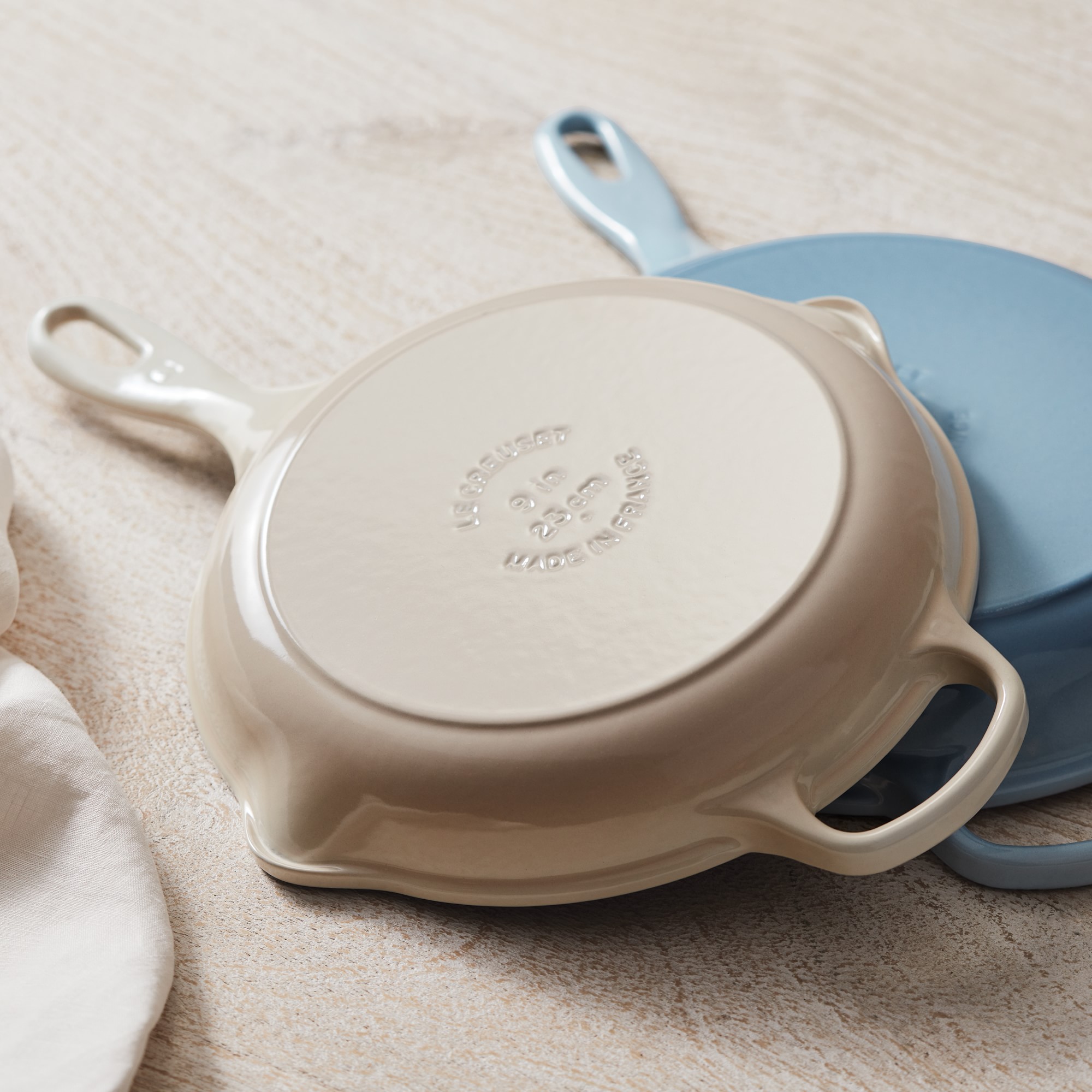 Le Creuset Signature Enameled Cast Iron Skillet Fry Pan