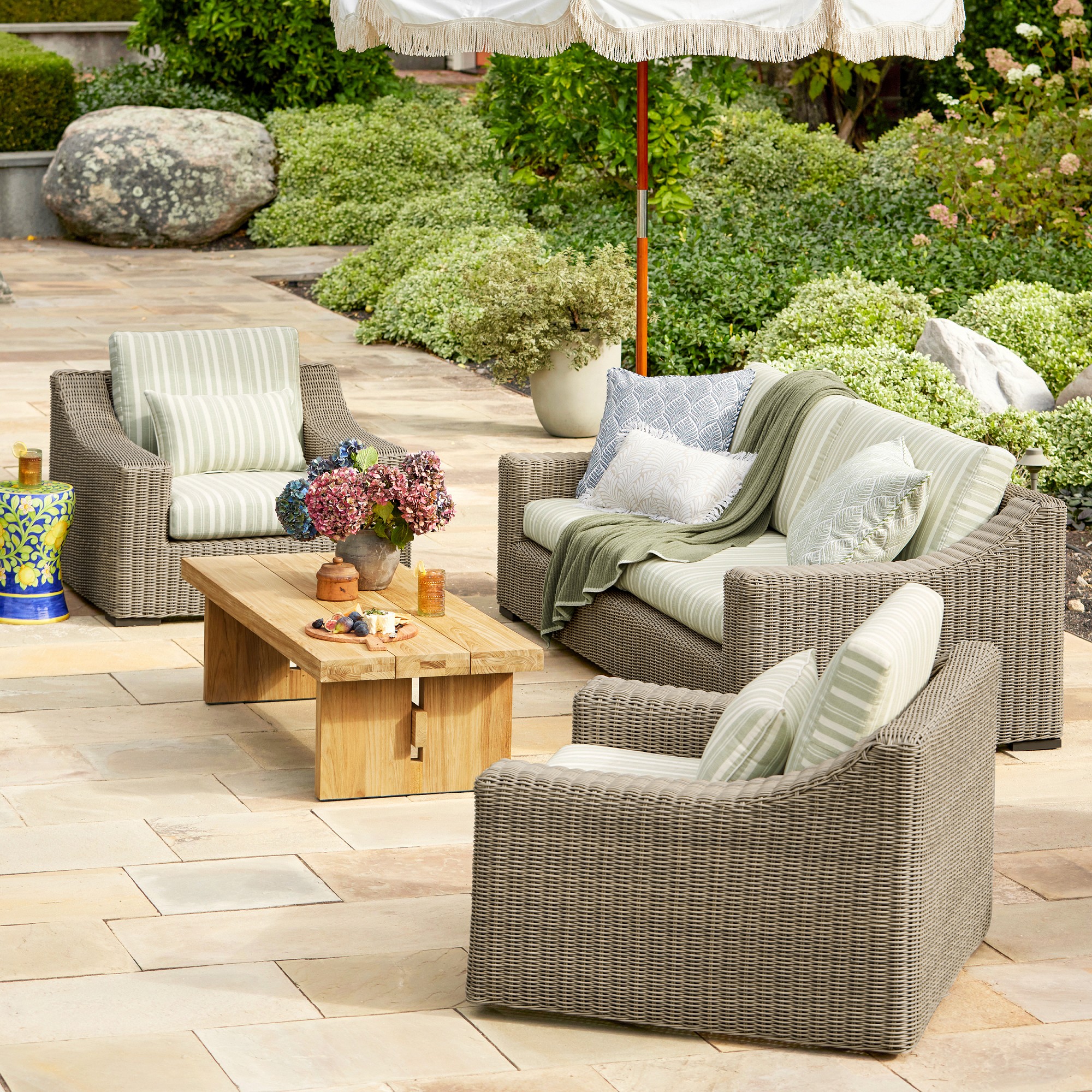 San Clemente Outdoor Sofa (90.5