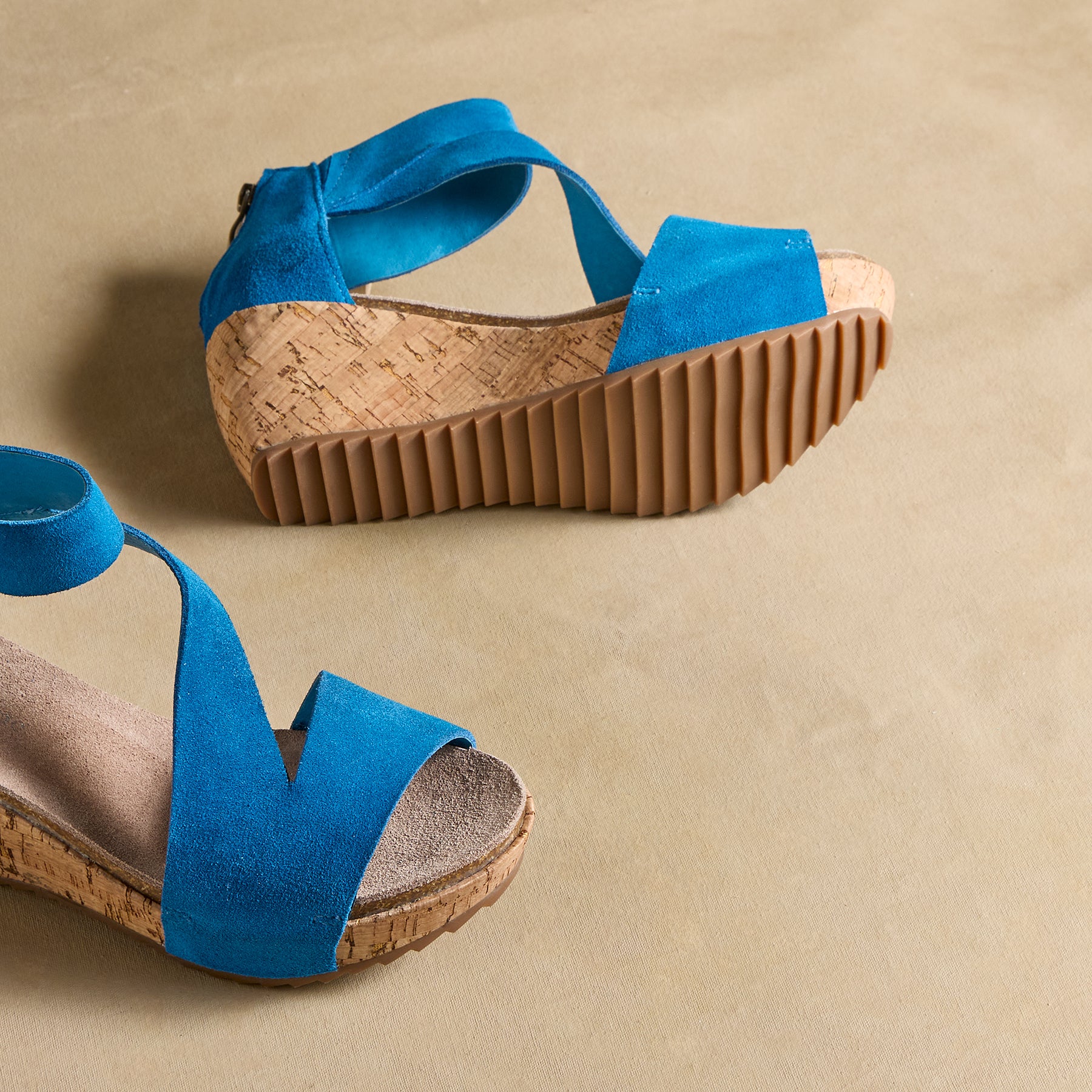 Davi Wedge Sandals
