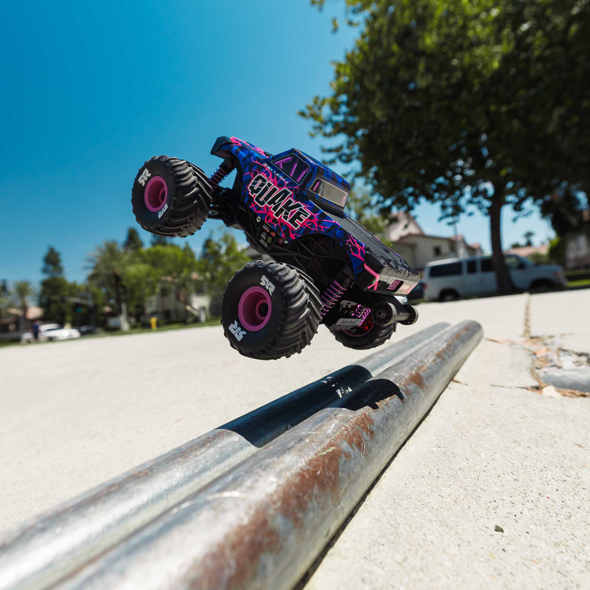 1/16 ARRMA QUAKE GROM (Battery & Charger Included)