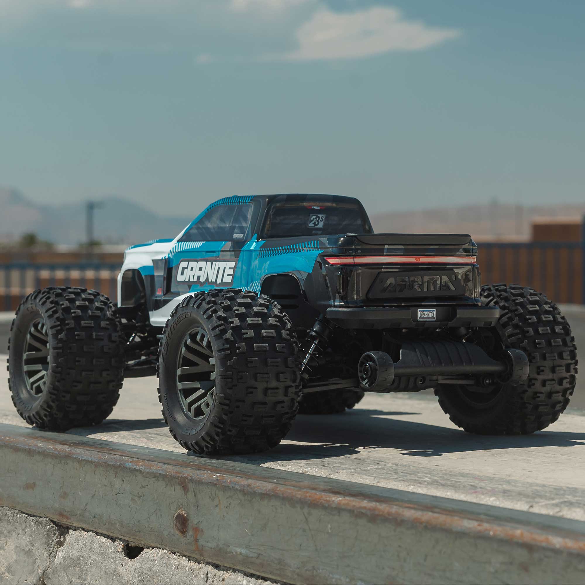 1/10 ARRMA GRANITE 223S