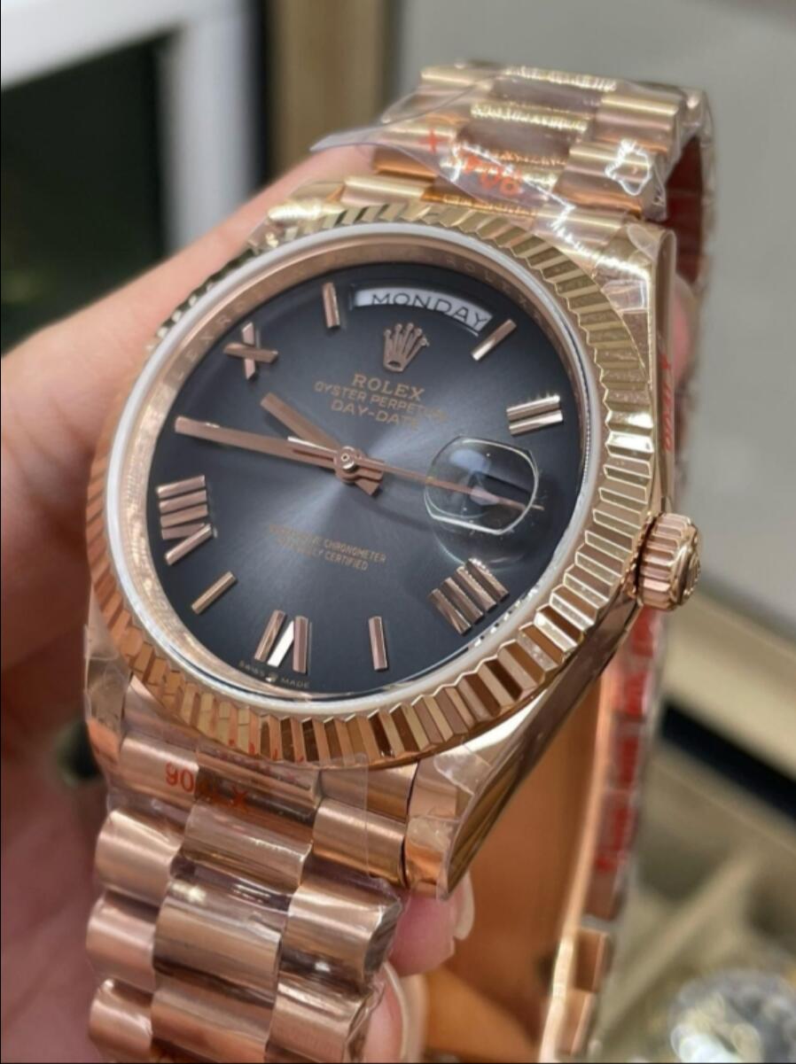 Rolex Day Date in 18 ct Everose Gold M228235 0055 40mm