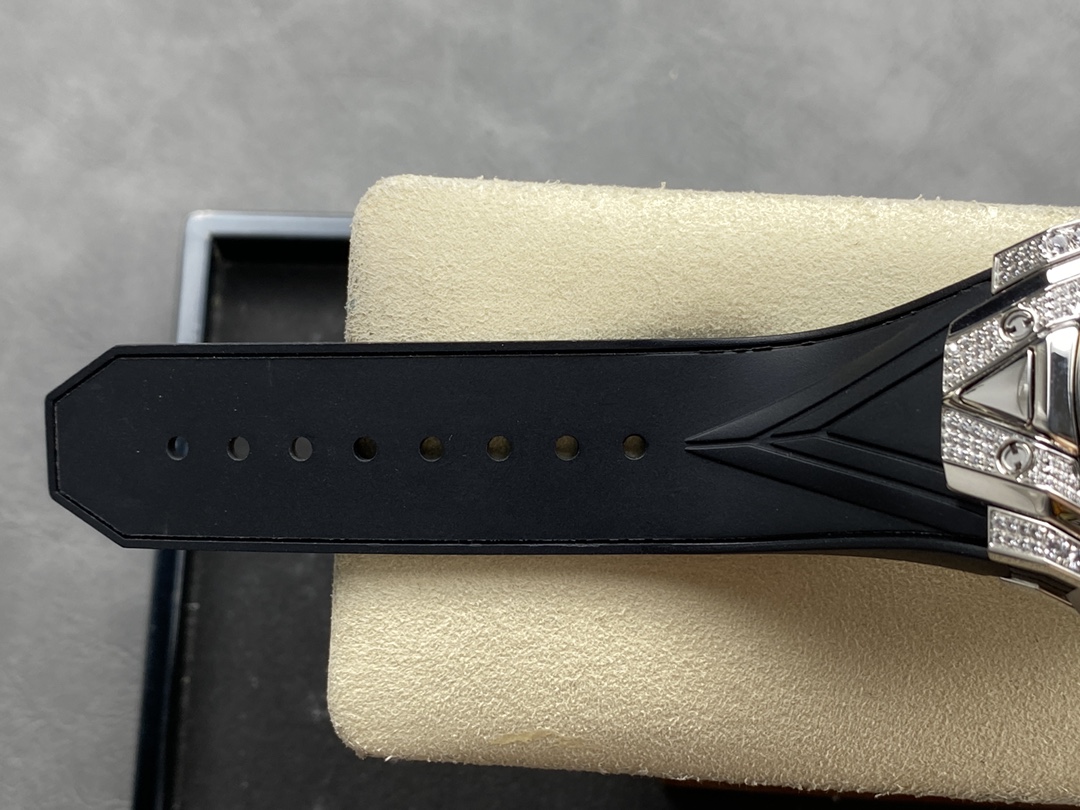 418.NX.1107.RX.1604.MXM20 Hublot Big Bang Sang Bleu II Titanium Pave