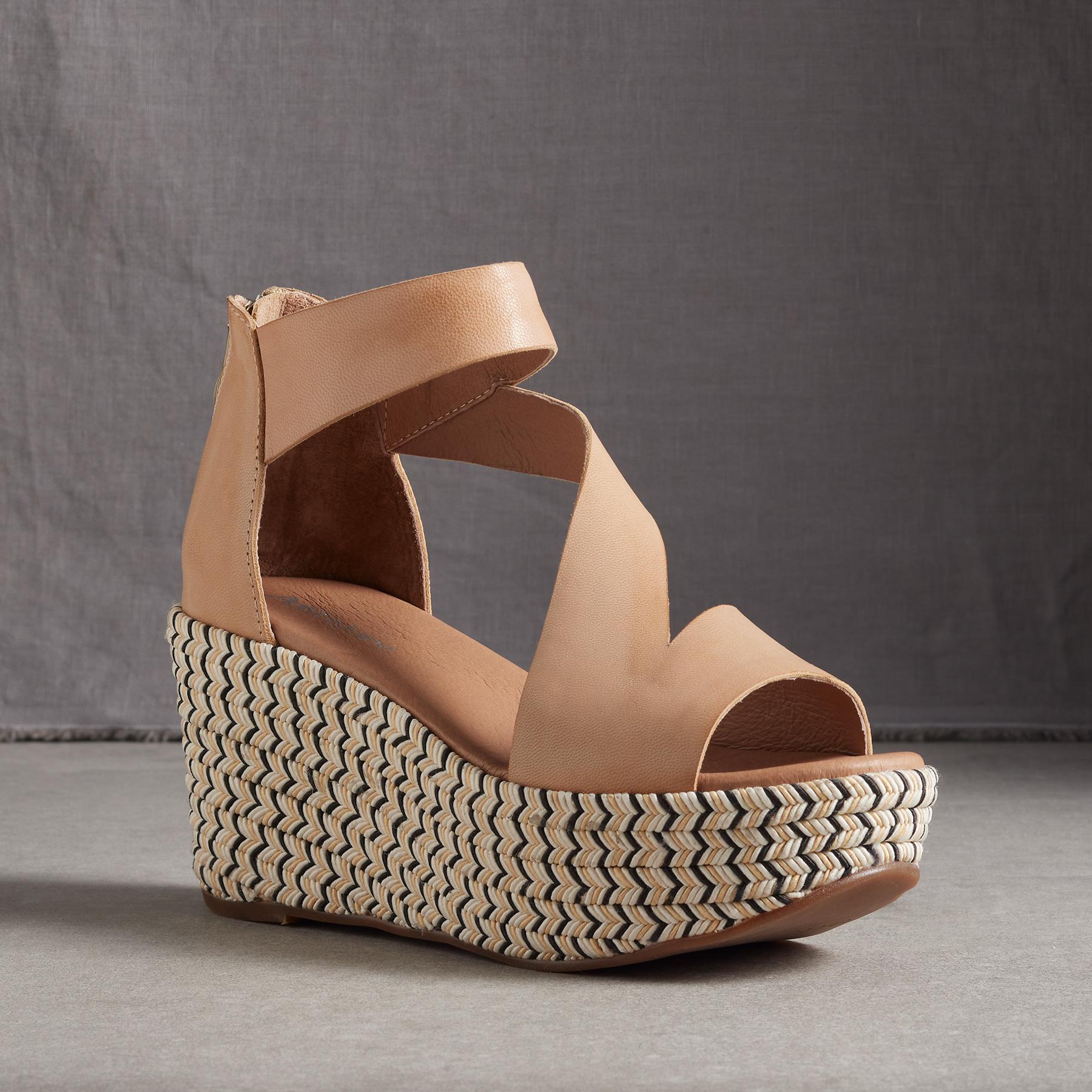 Grayson Wedges