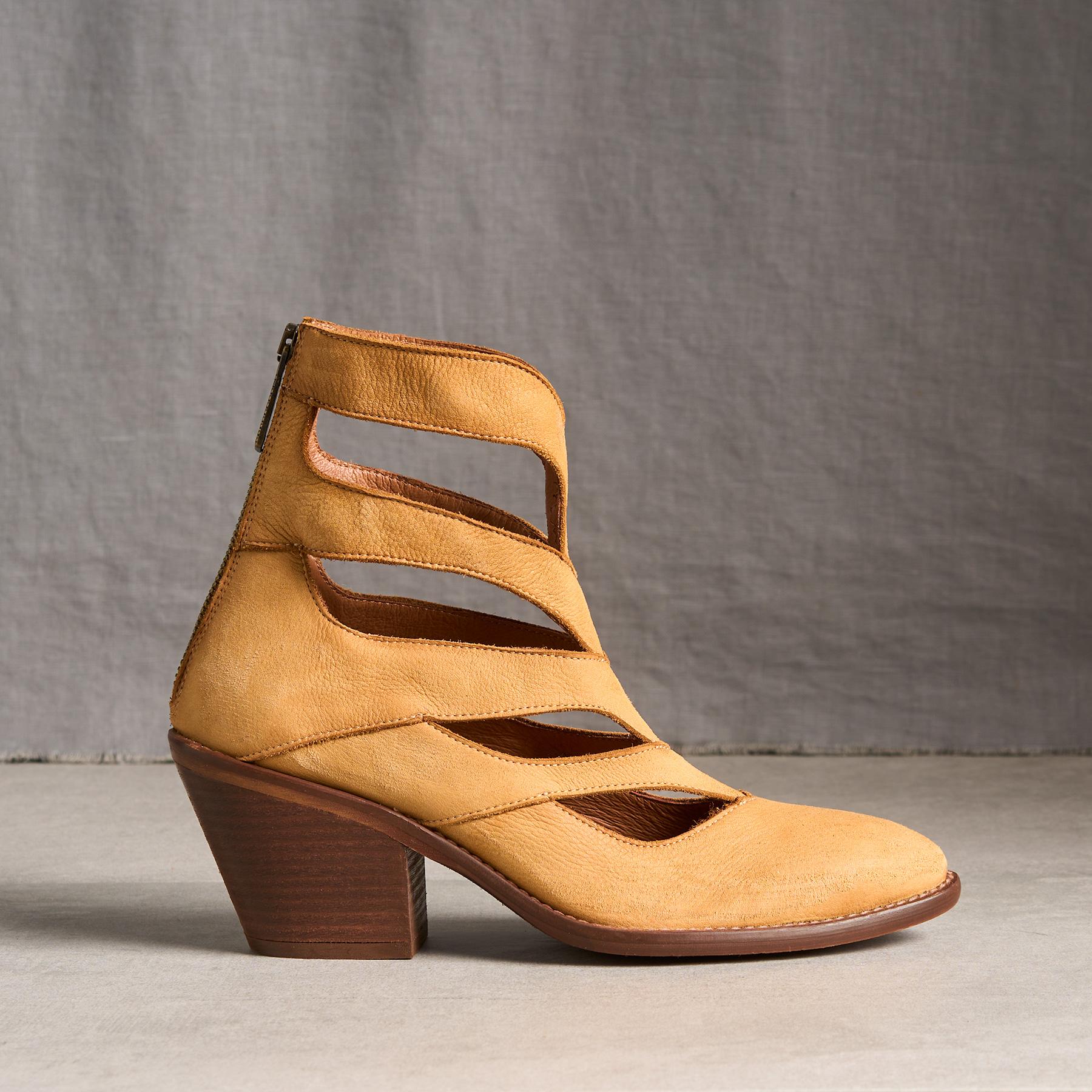 Queen Anne Boots