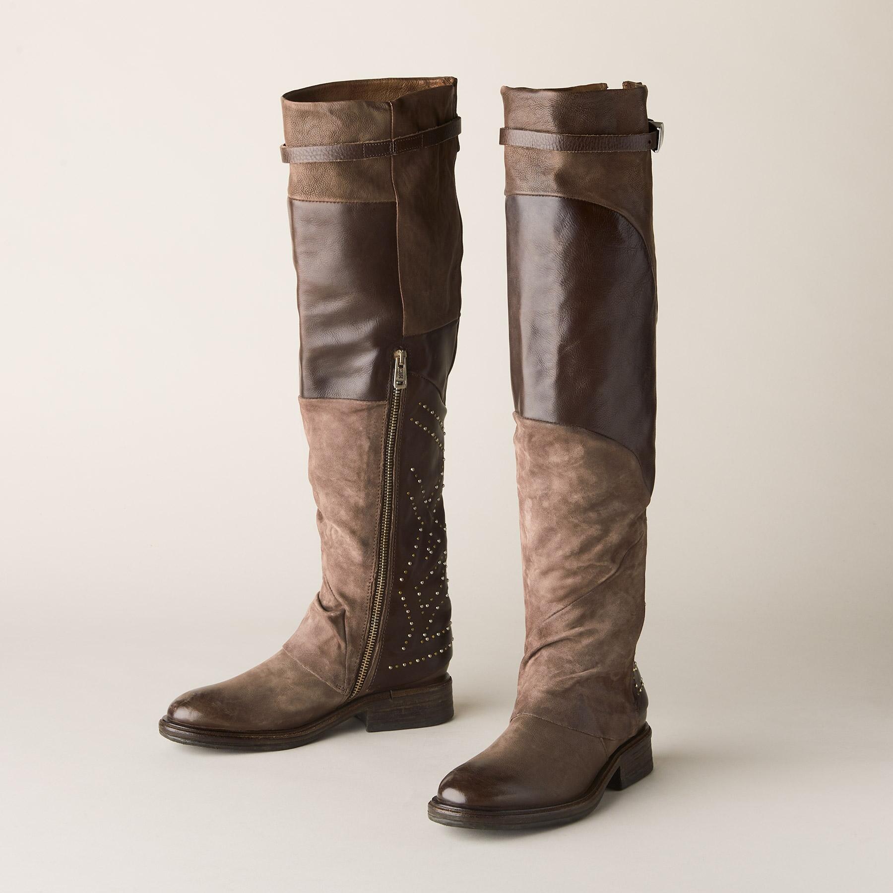 Pilar Boots