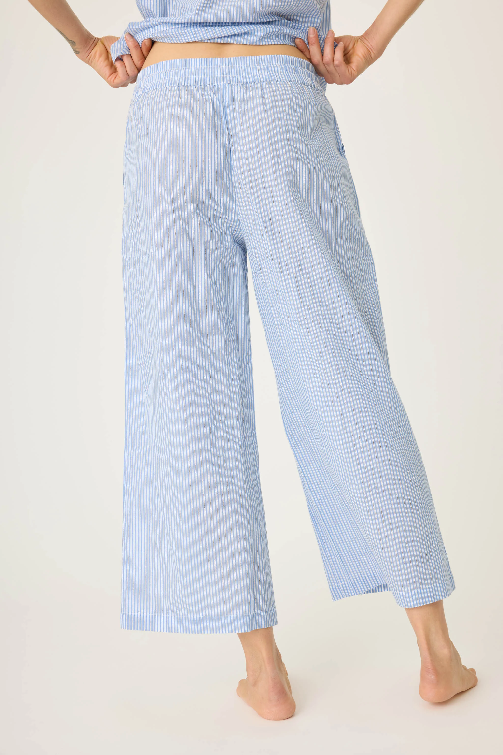 Dainty Daisy Open Leg Crop Pants