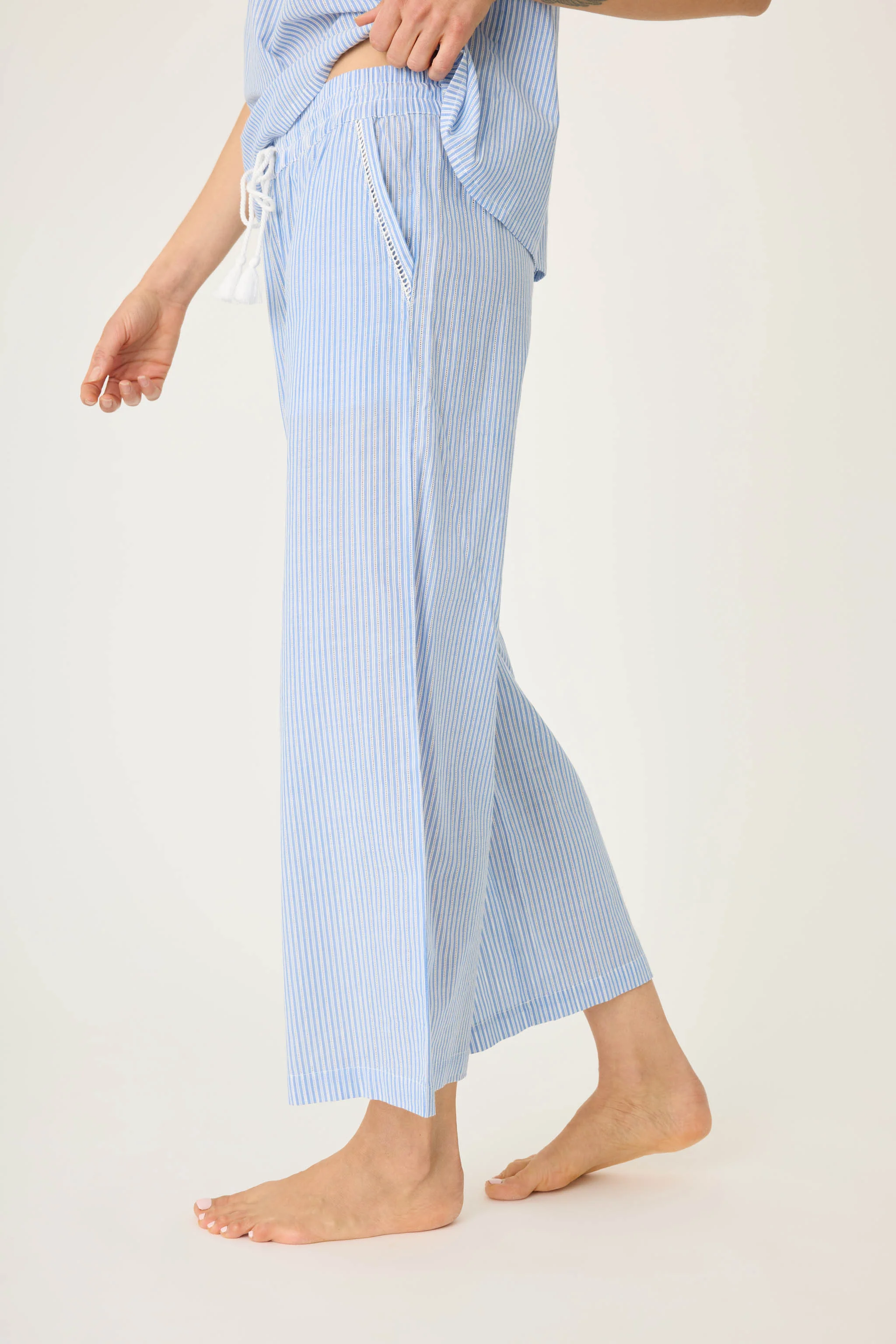 Dainty Daisy Open Leg Crop Pants