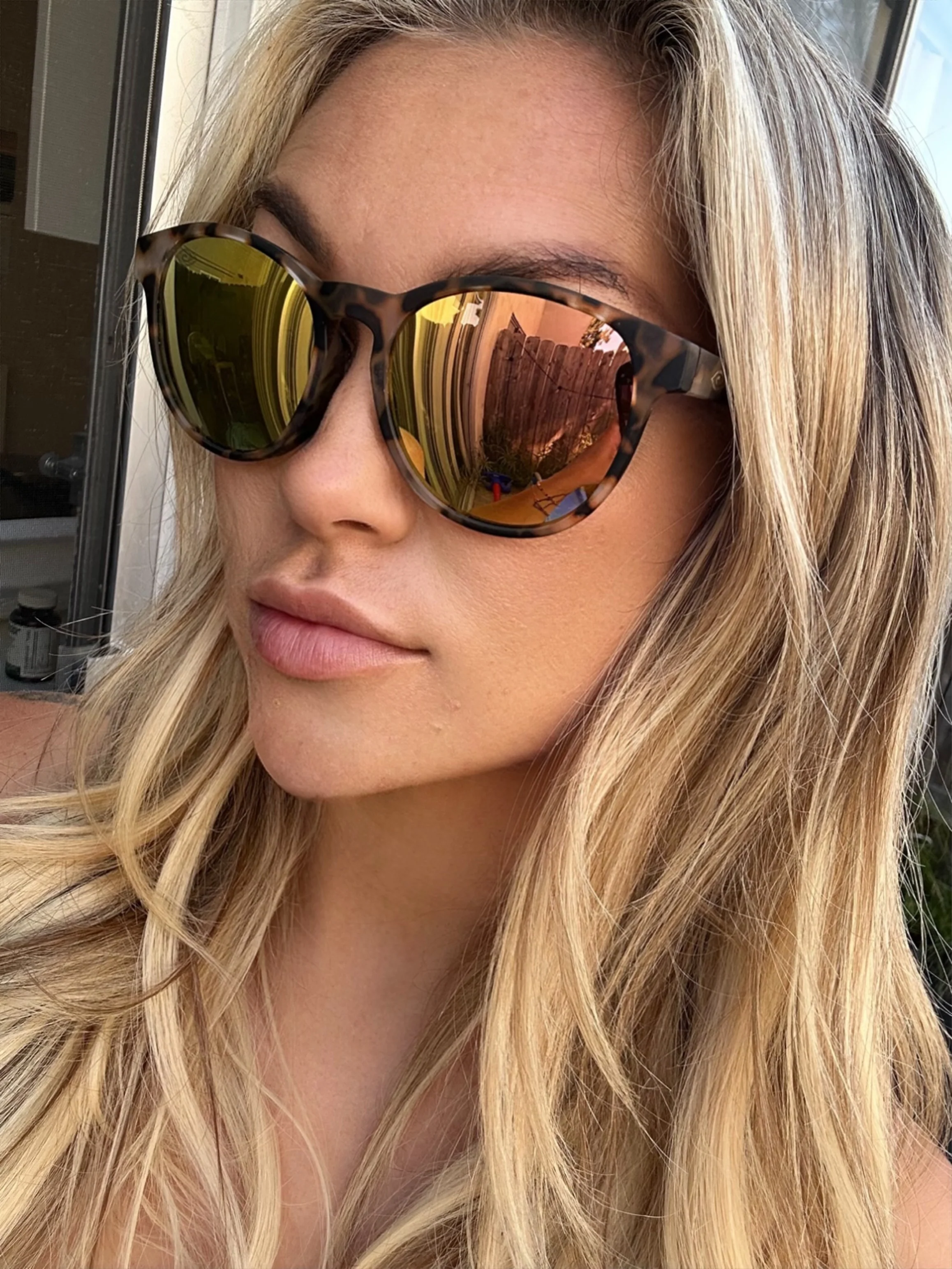 💛 Lennon's – Day Tripper