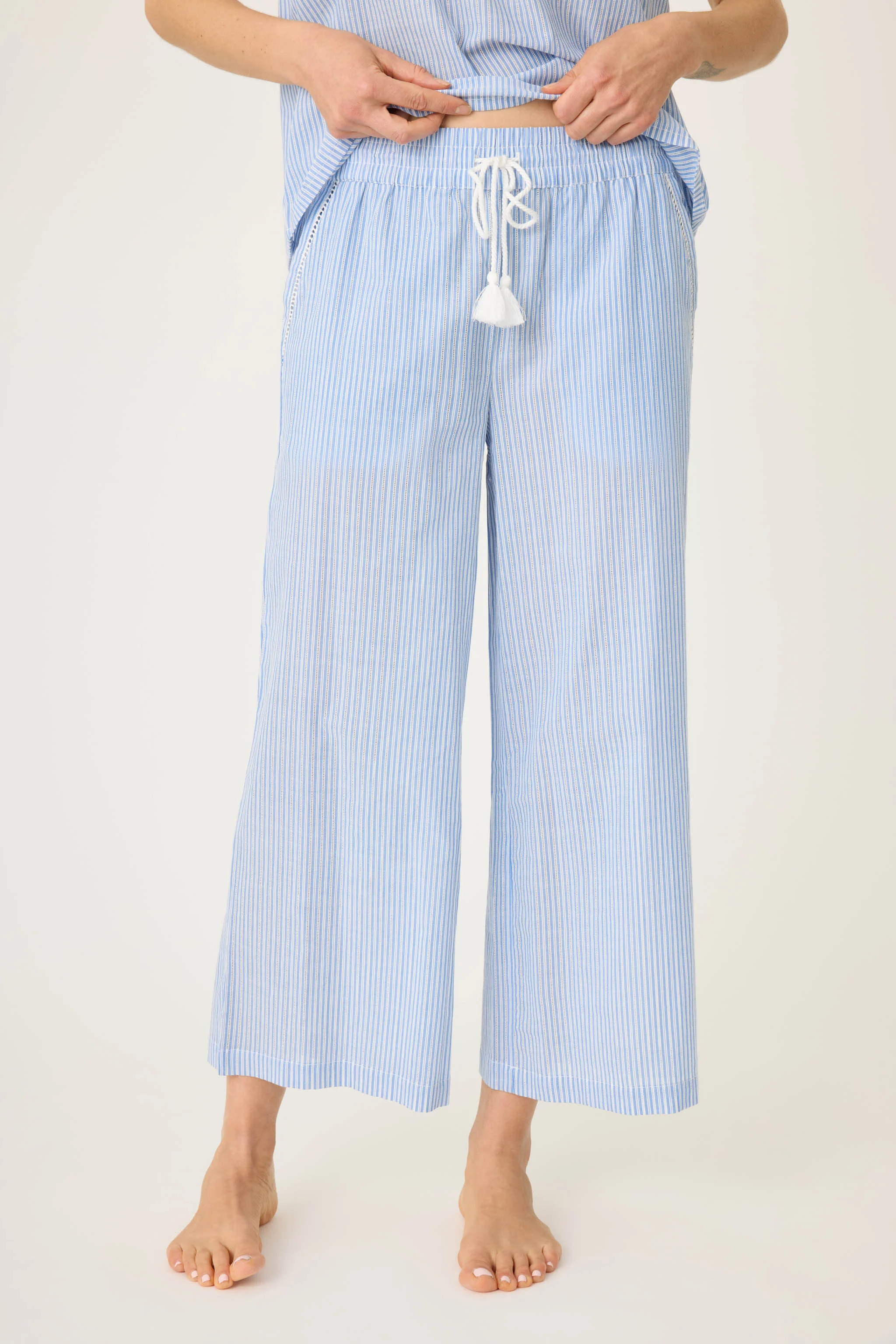 Dainty Daisy Open Leg Crop Pants