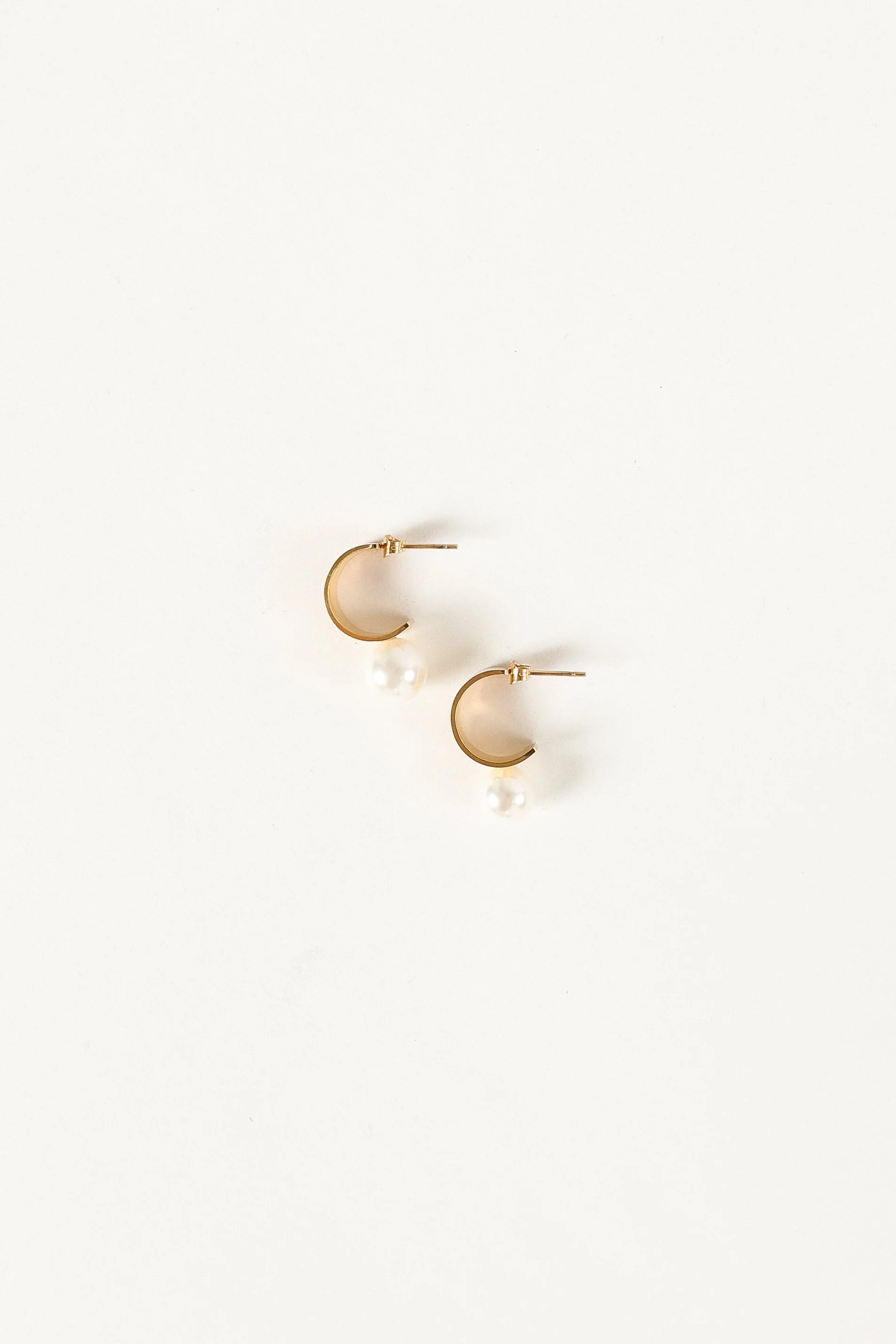 Callie Pearl Hoop Earrings - Gold