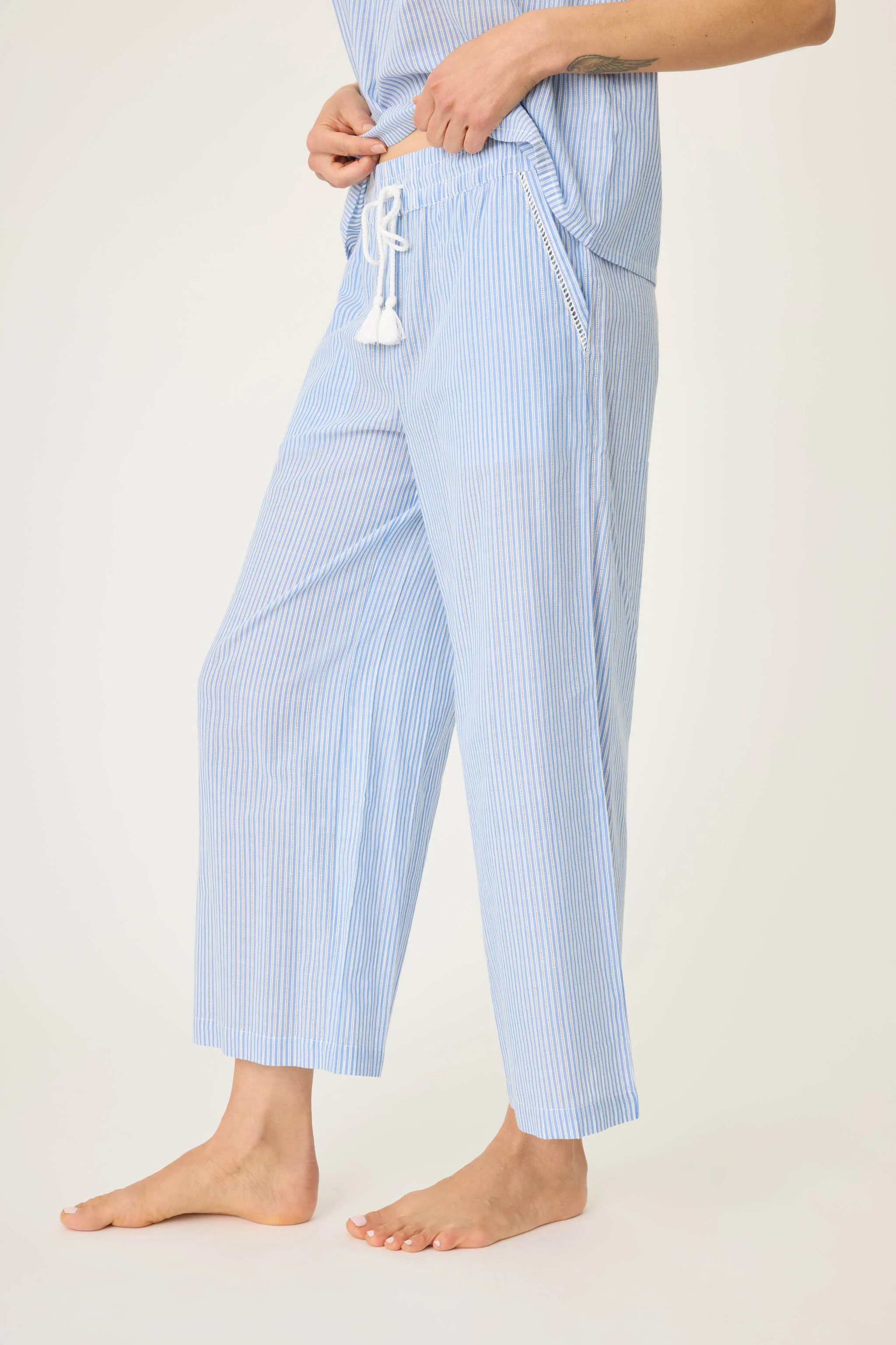 Dainty Daisy Open Leg Crop Pants