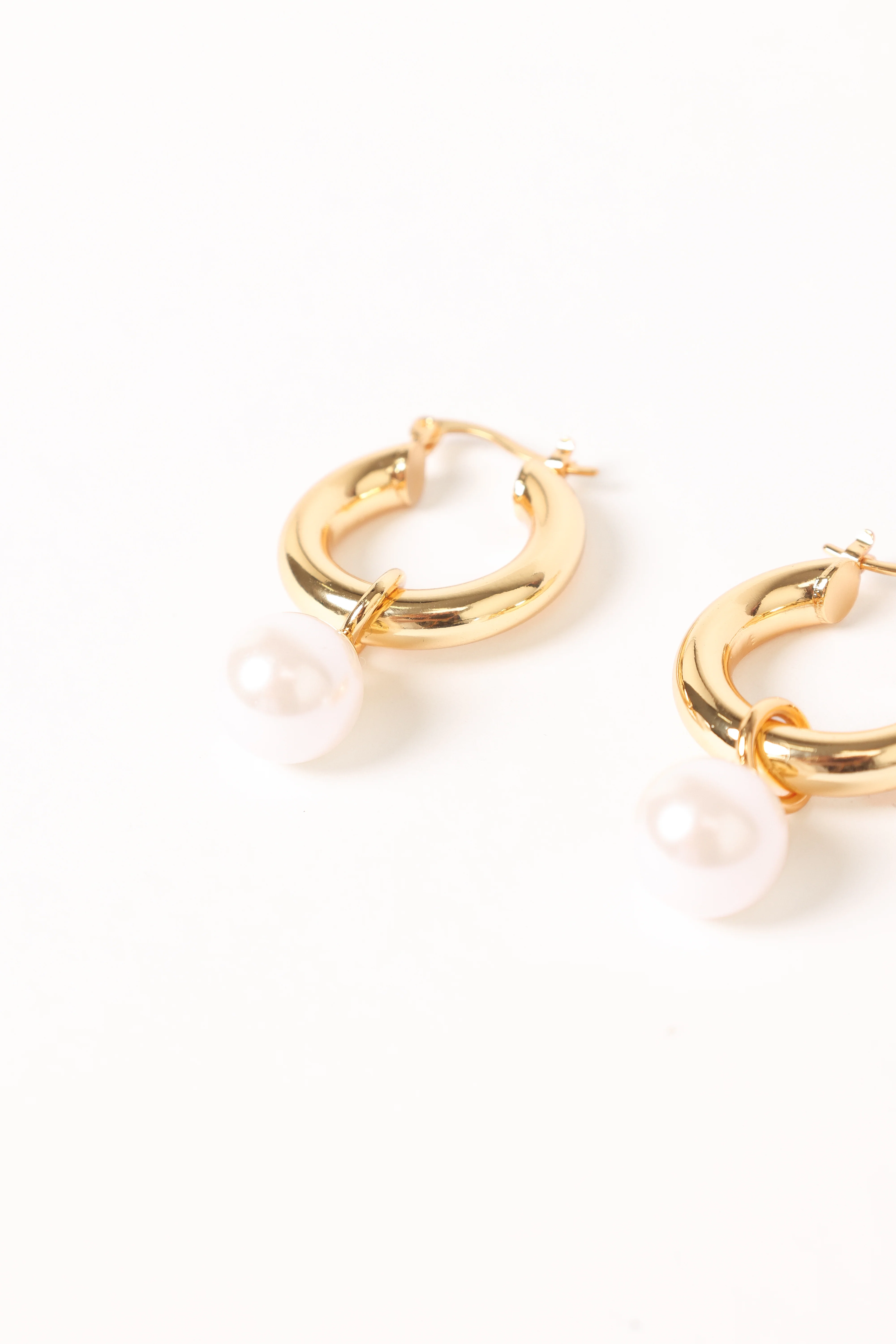 Geneva Earrings - Gold/Pearl