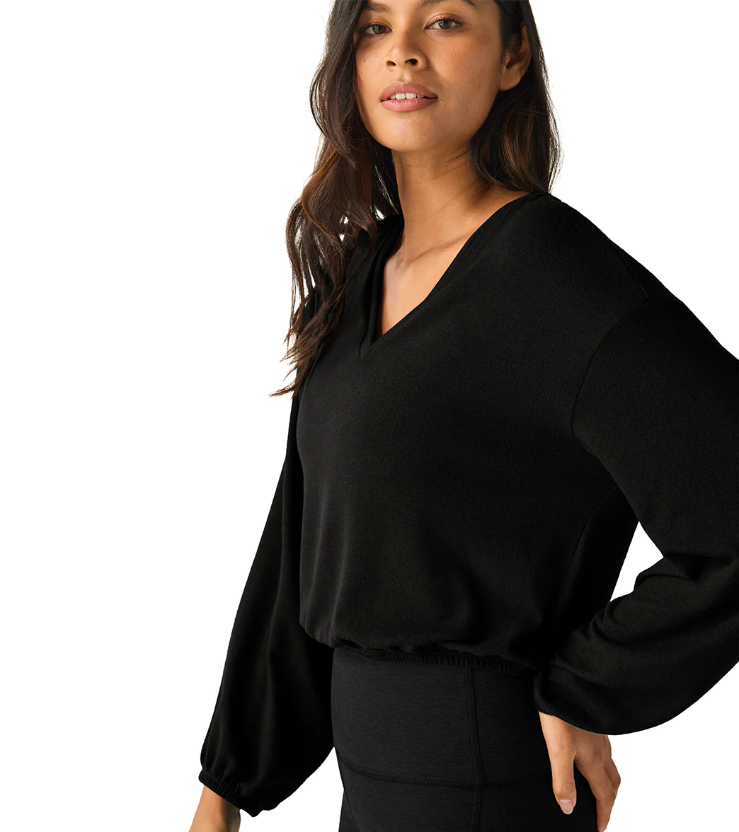 Beyond Yoga Soft Spoken Cropped Pullover
