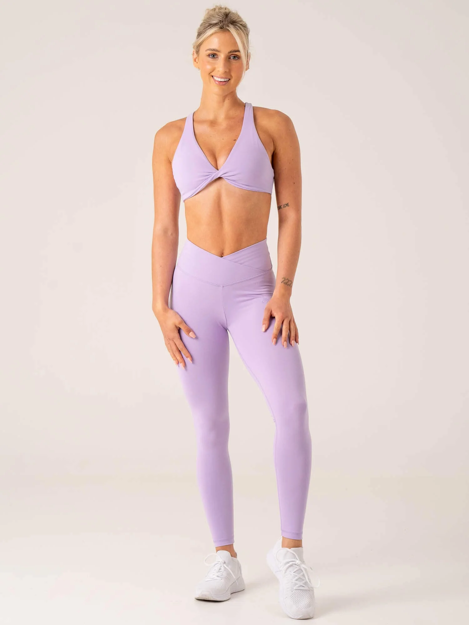 Momentum Twist Sports Bra - Lavender