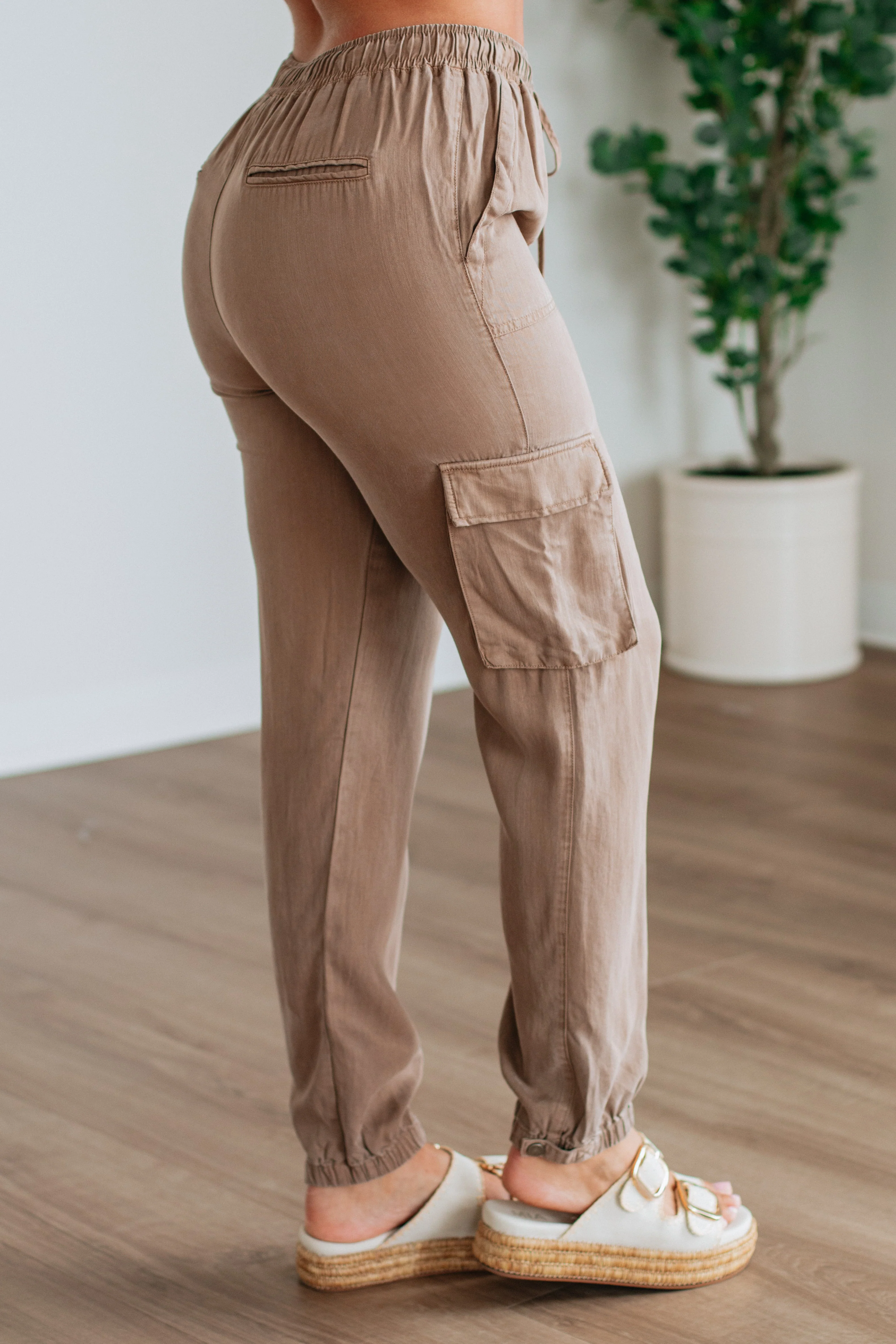 Bodie Cargo Joggers - Dark Sand