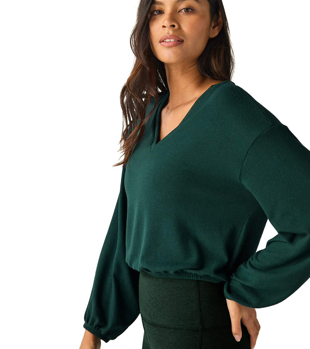 Beyond Yoga Soft Spoken Cropped Pullover