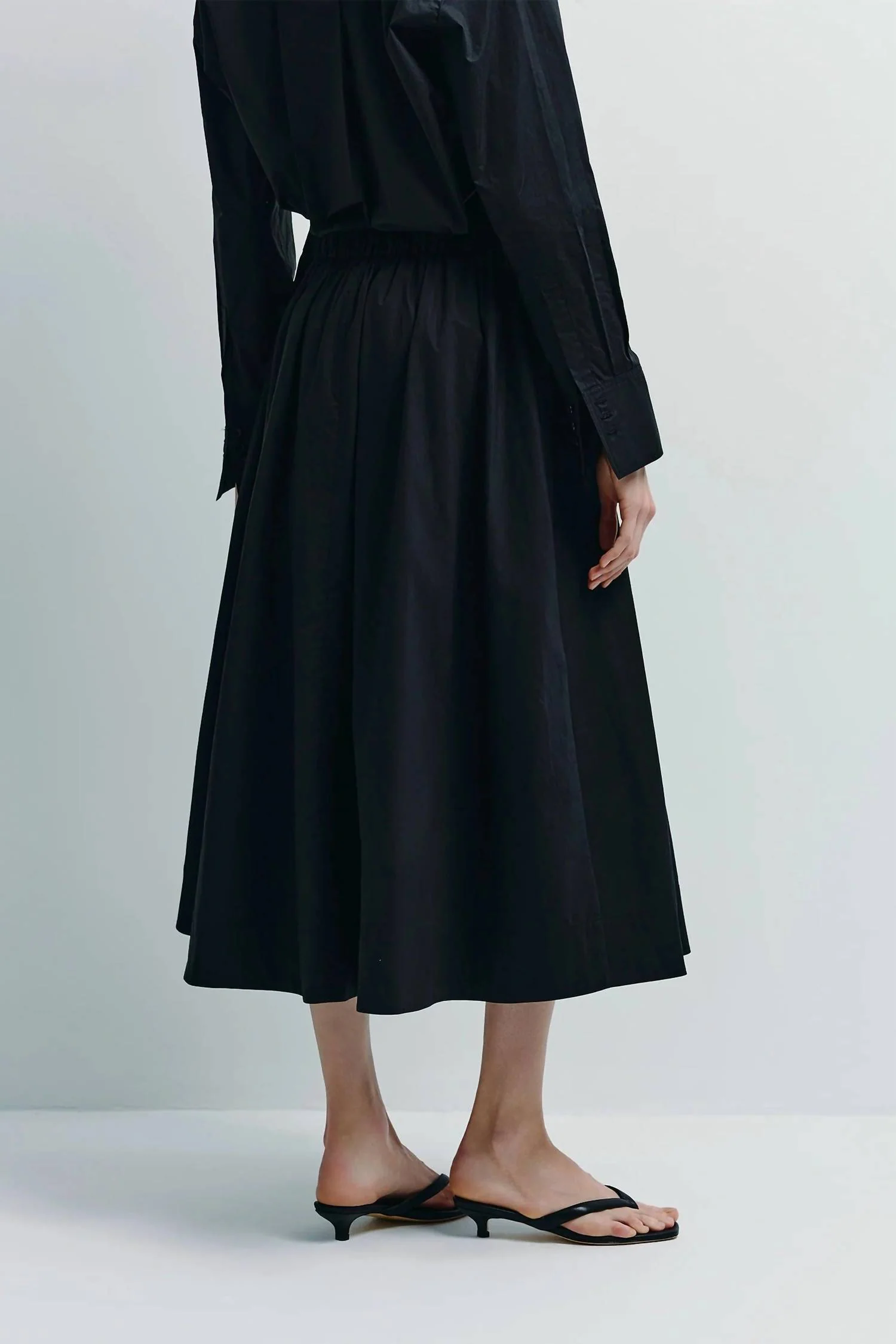 Andra Poplin Midi Skirt In Black