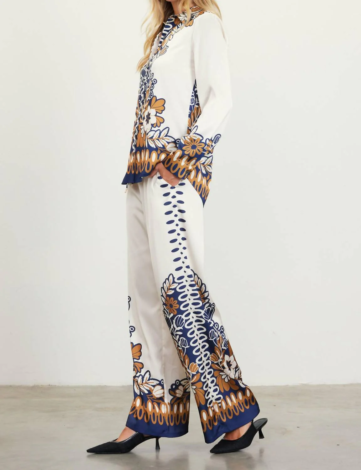 Blythe Floral Pants In Mustard-Navy